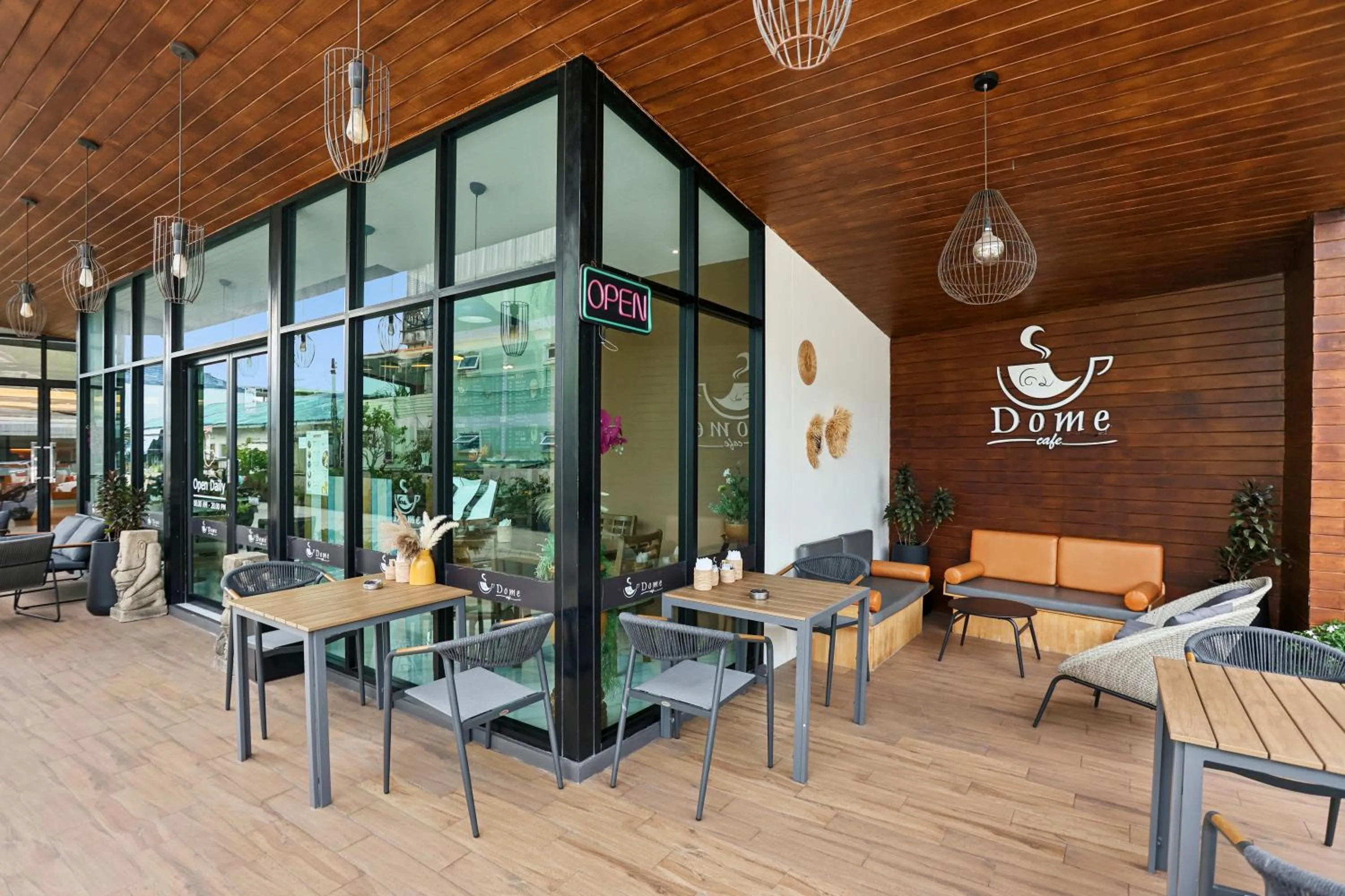Restaurant/places to eat in Dome Kata Resort