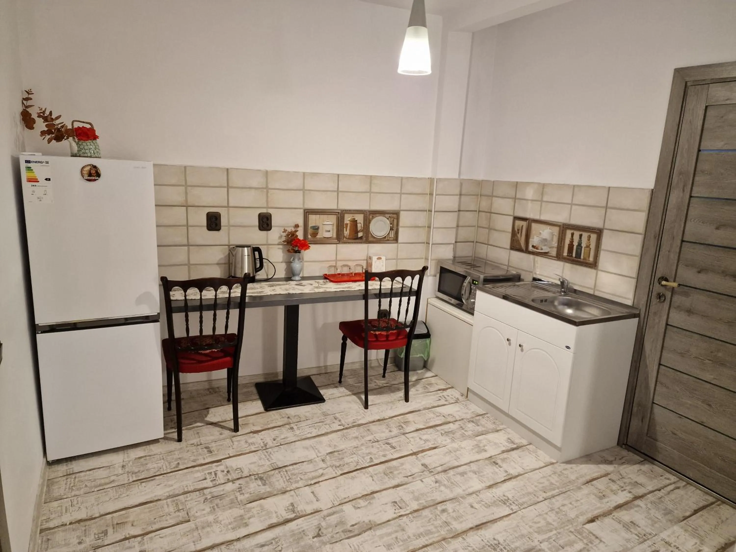Kitchen or kitchenette in ULLYSSES GUEST HOUSE