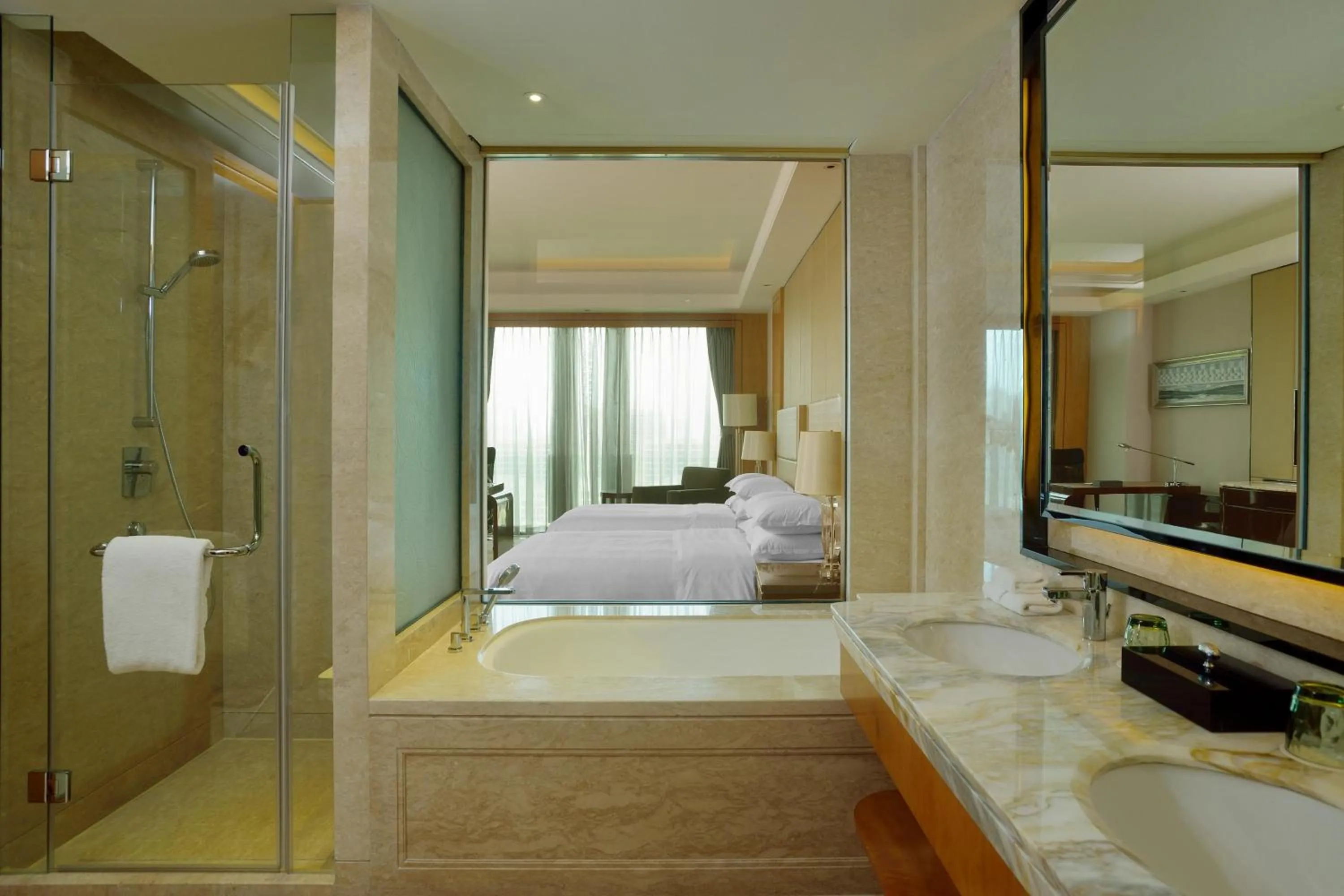 Bathroom, Bed in Sheraton Shenyang South City Hotel
