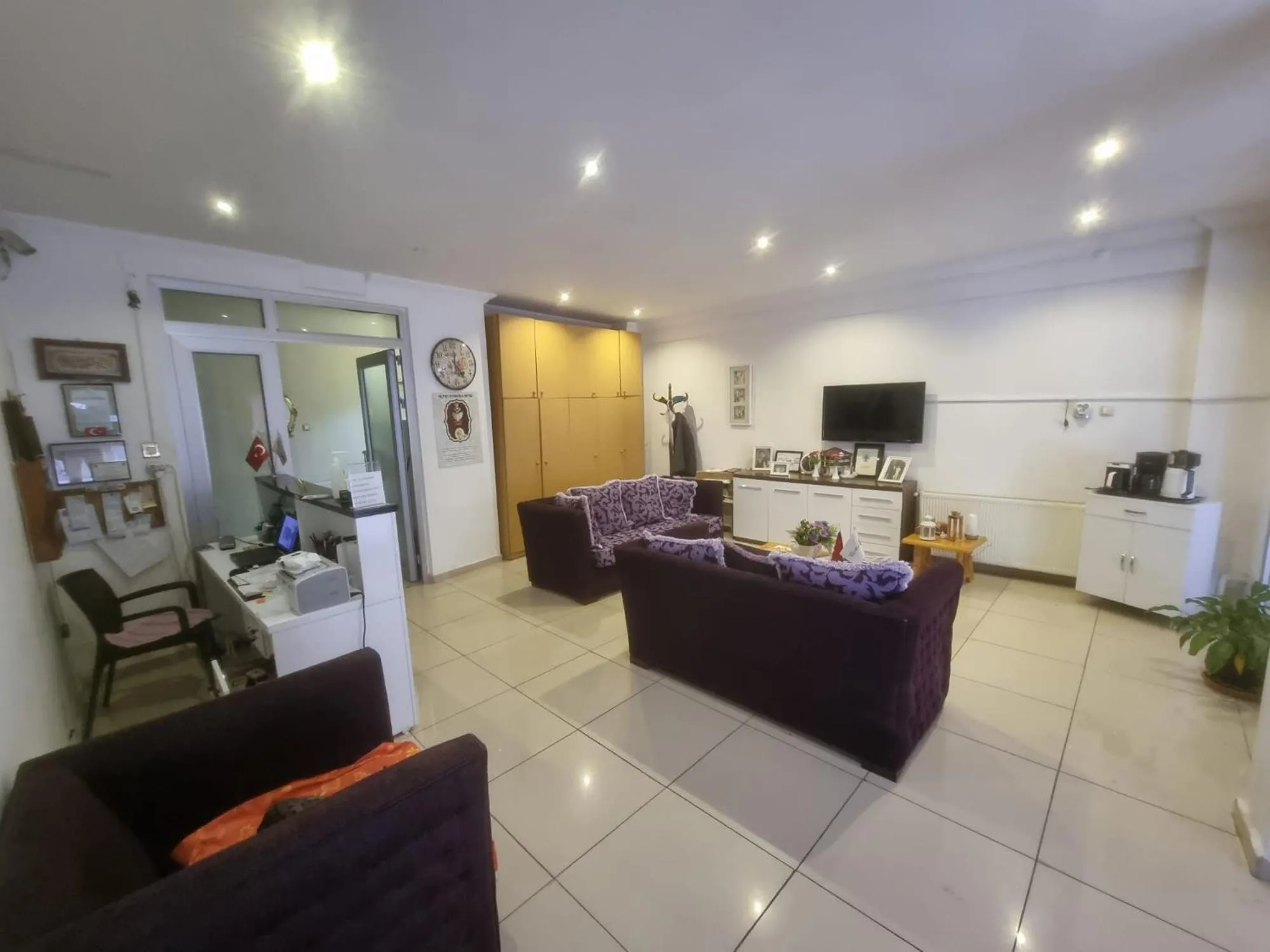 Communal lounge/ TV room in Thermal Orkide Pansiyon