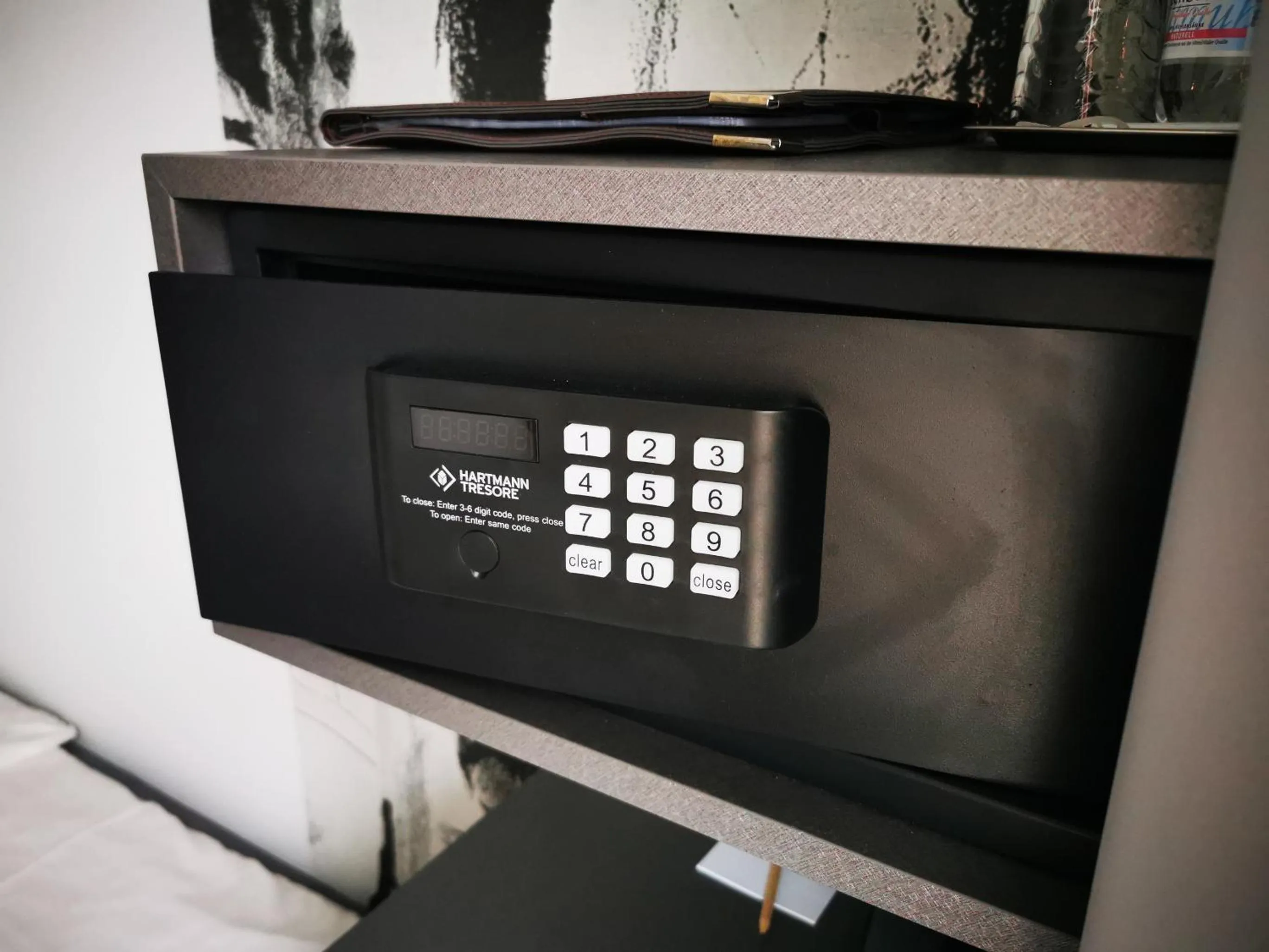 safe in Hotel Grille