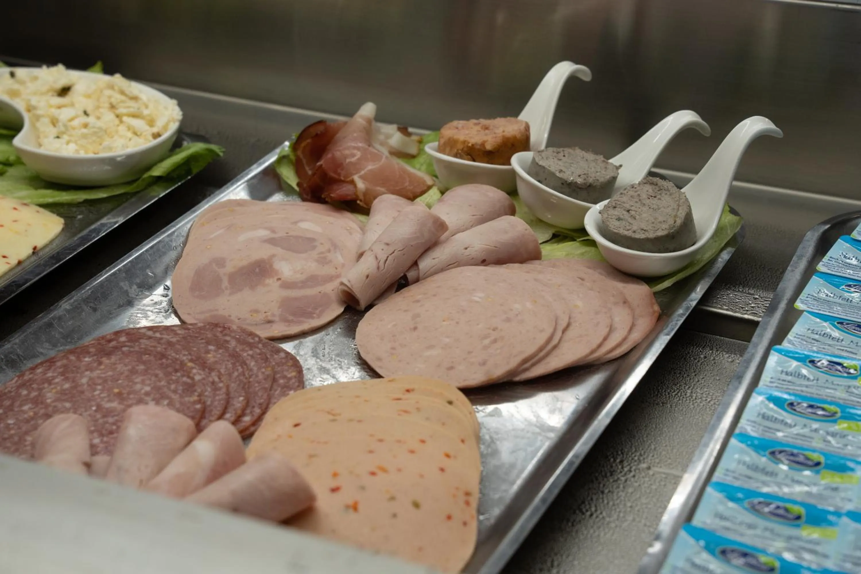 Food and drinks in Hotel Grille