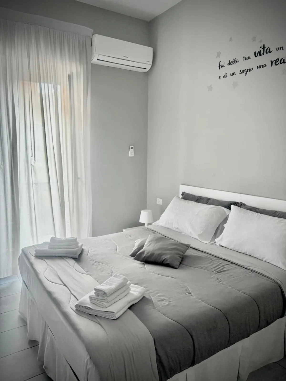 Bedroom, Bed in Rianna House