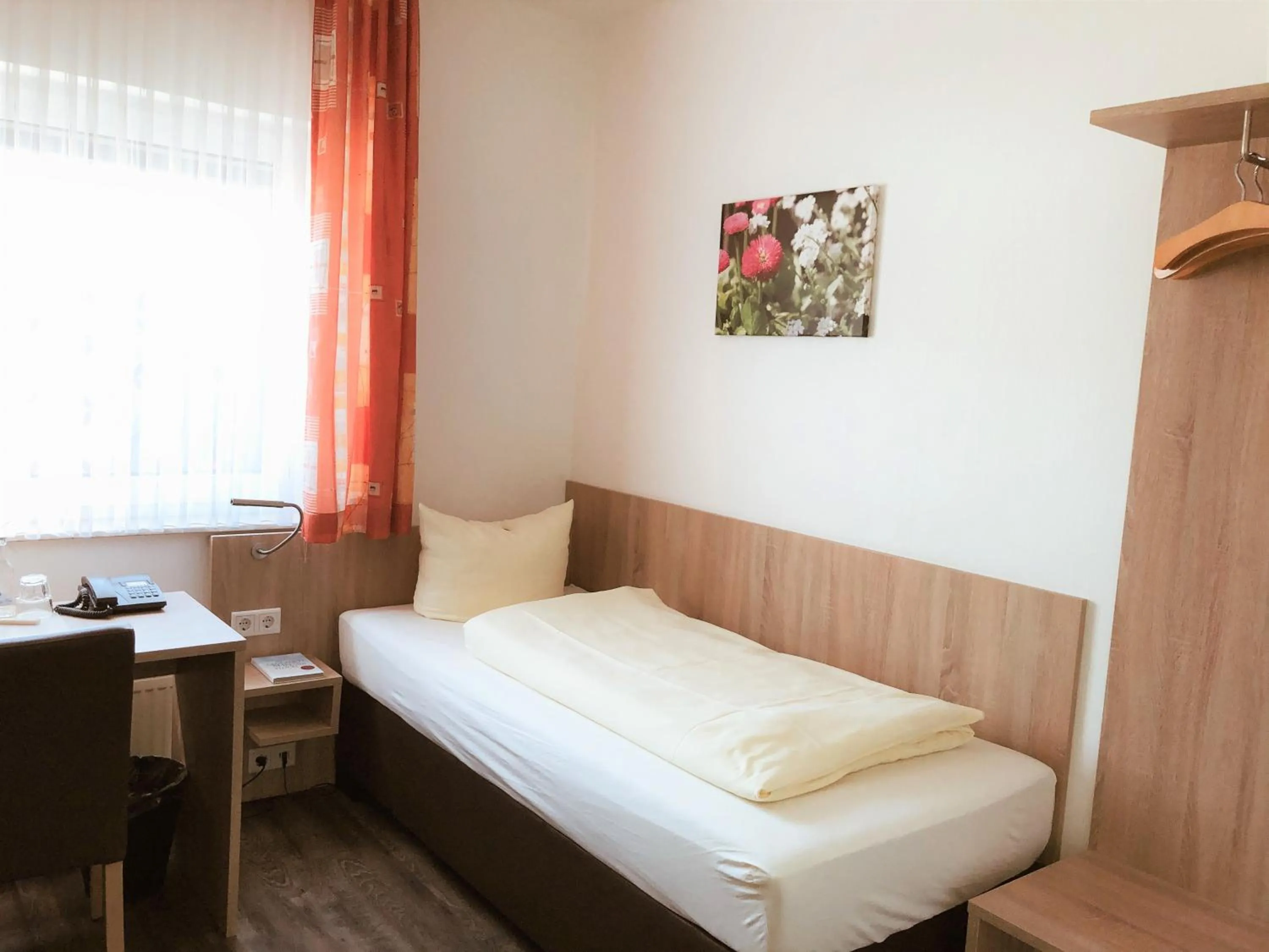 Photo of the whole room, Bed in Hotel Pfennigskrug