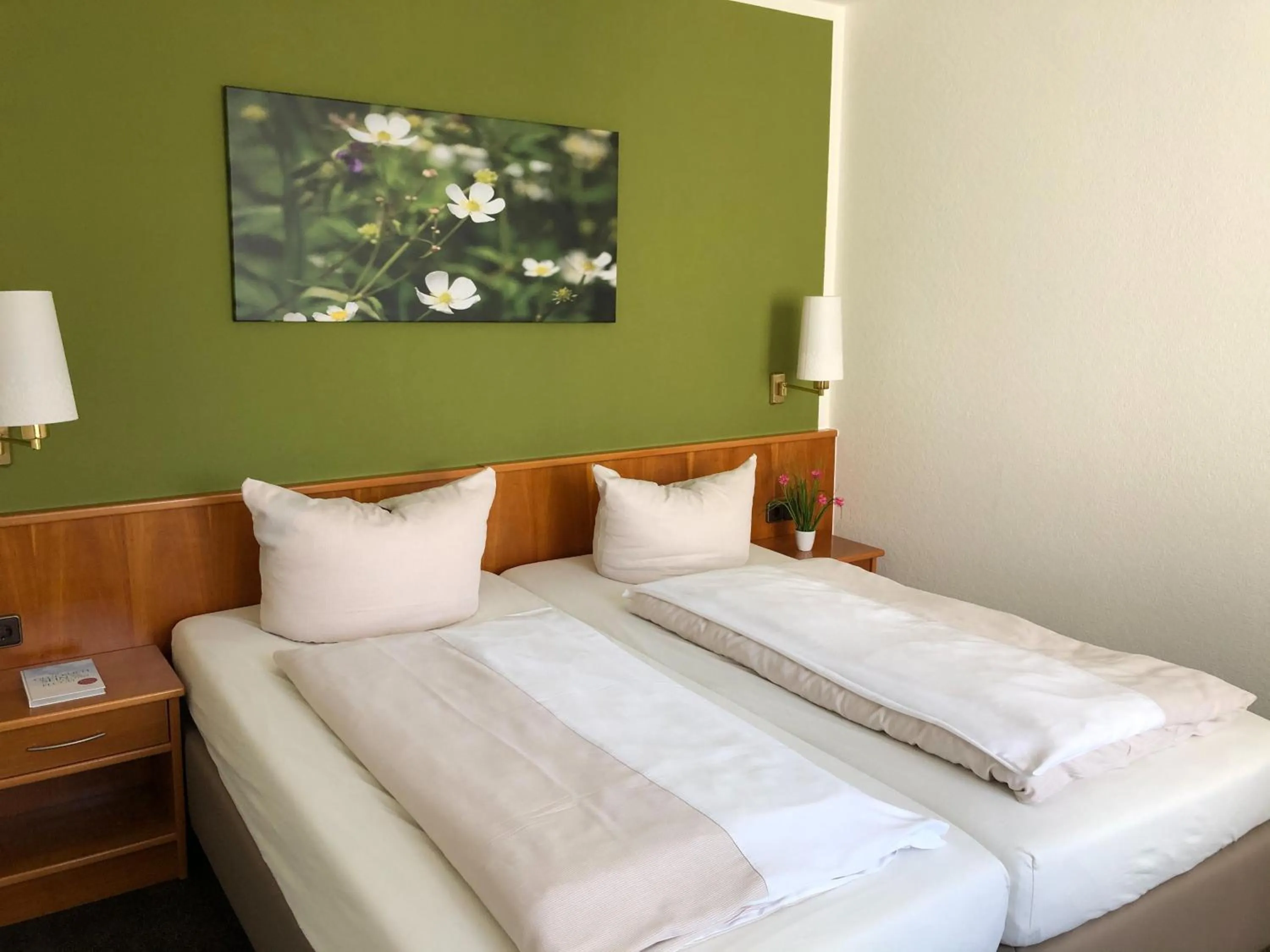 Photo of the whole room, Bed in Hotel Pfennigskrug