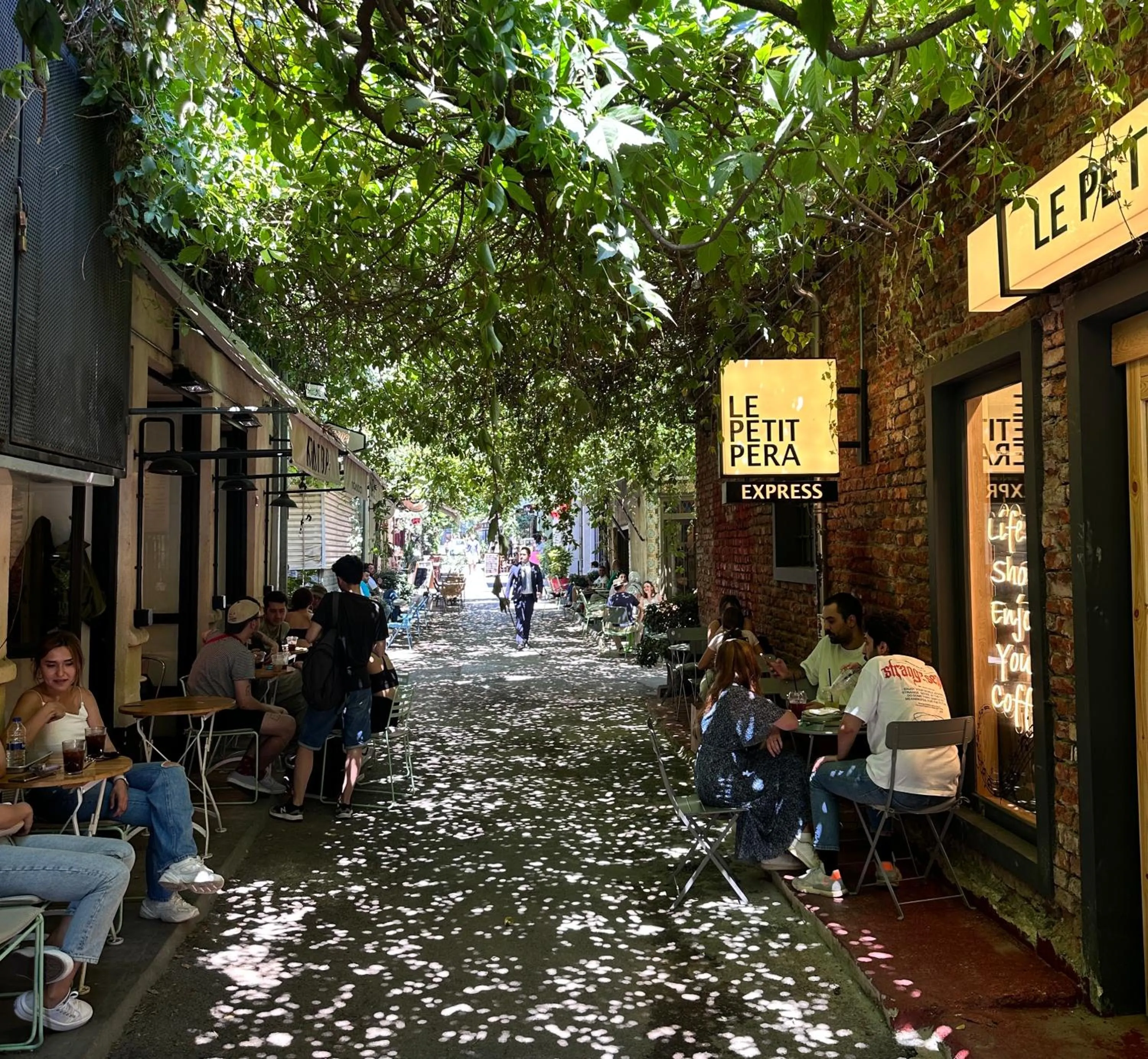 Quiet street view in Casa Rosa Suites