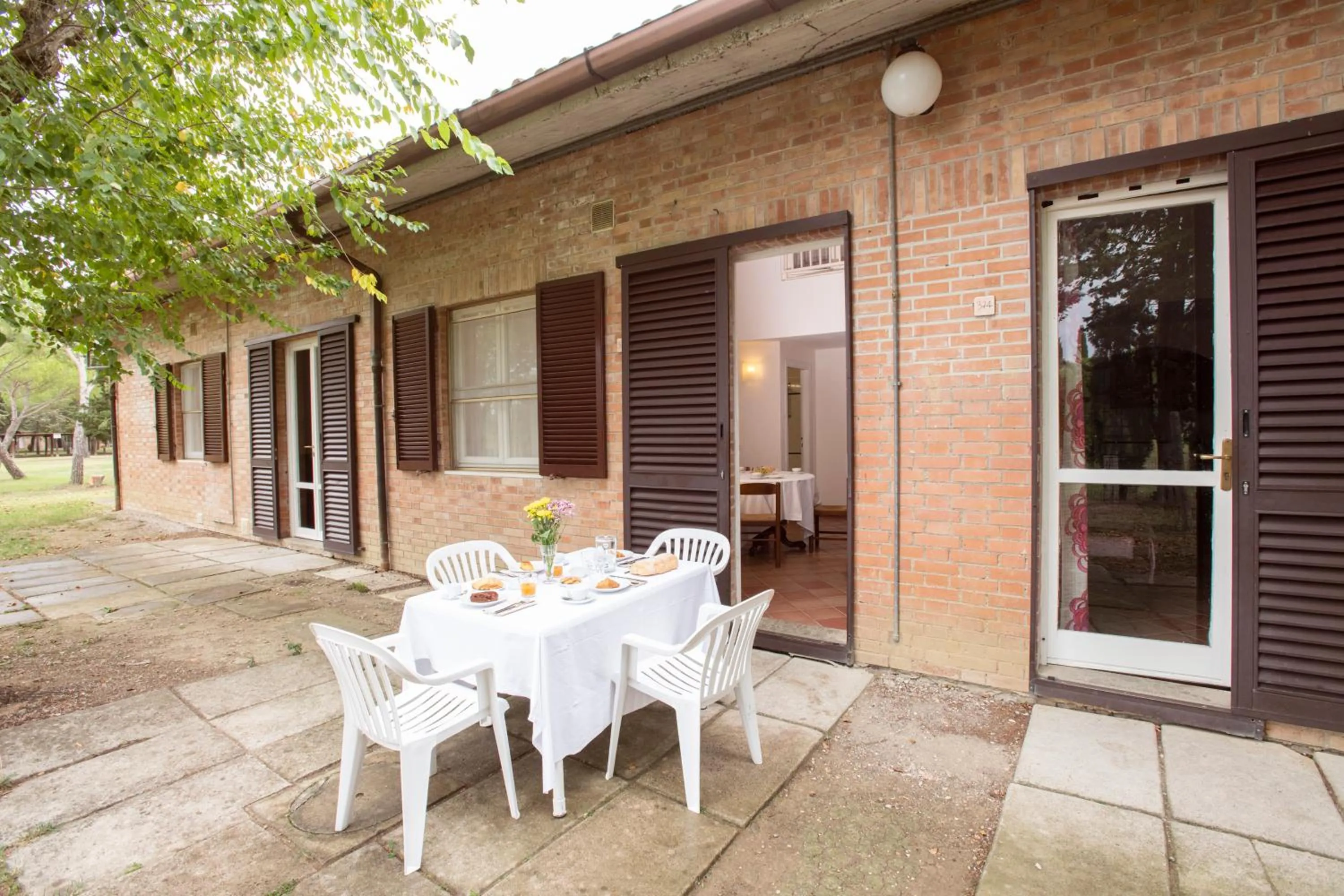 Patio in I Casali by La Principina