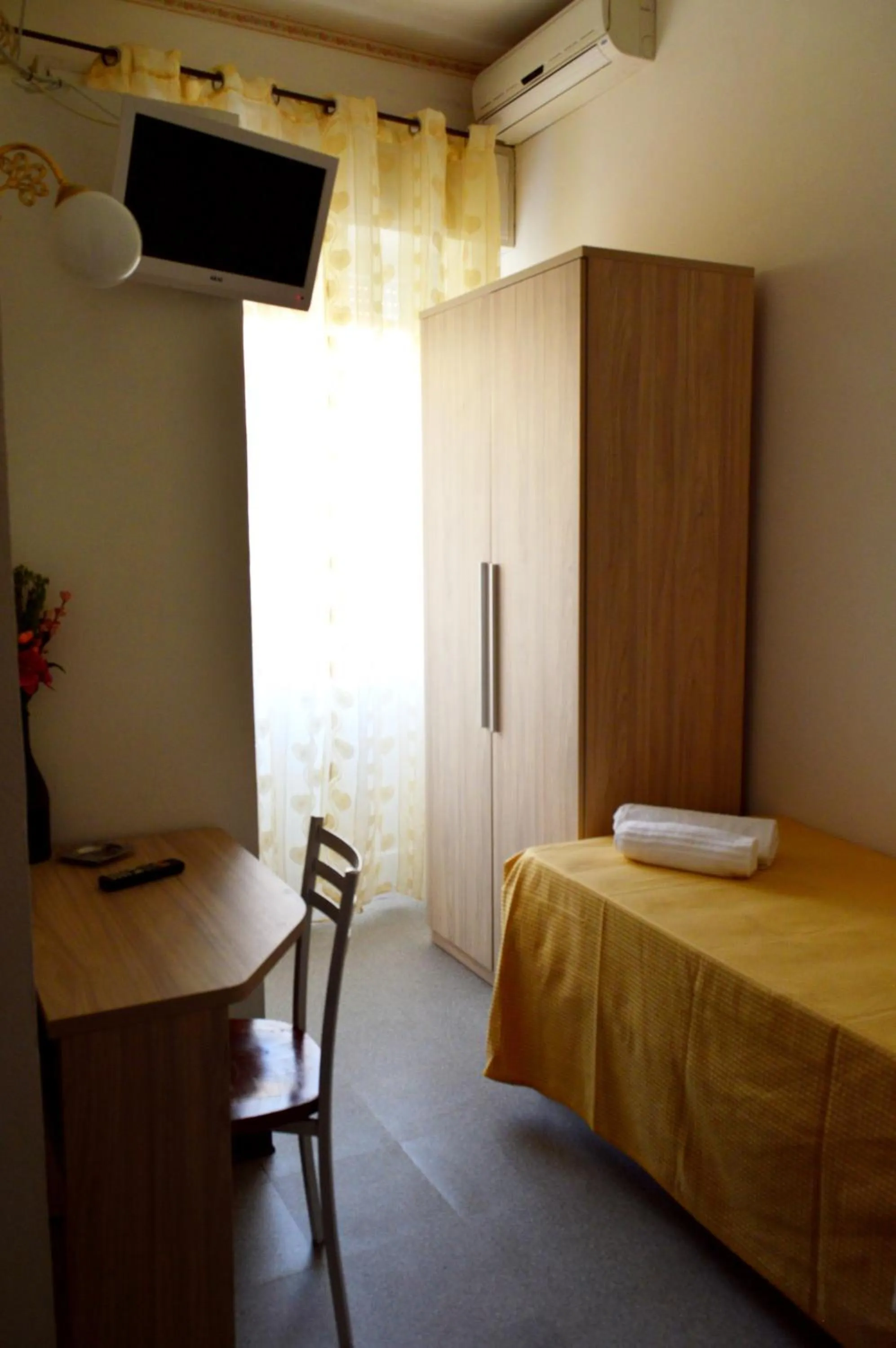 Photo of the whole room in Hotel Cirene