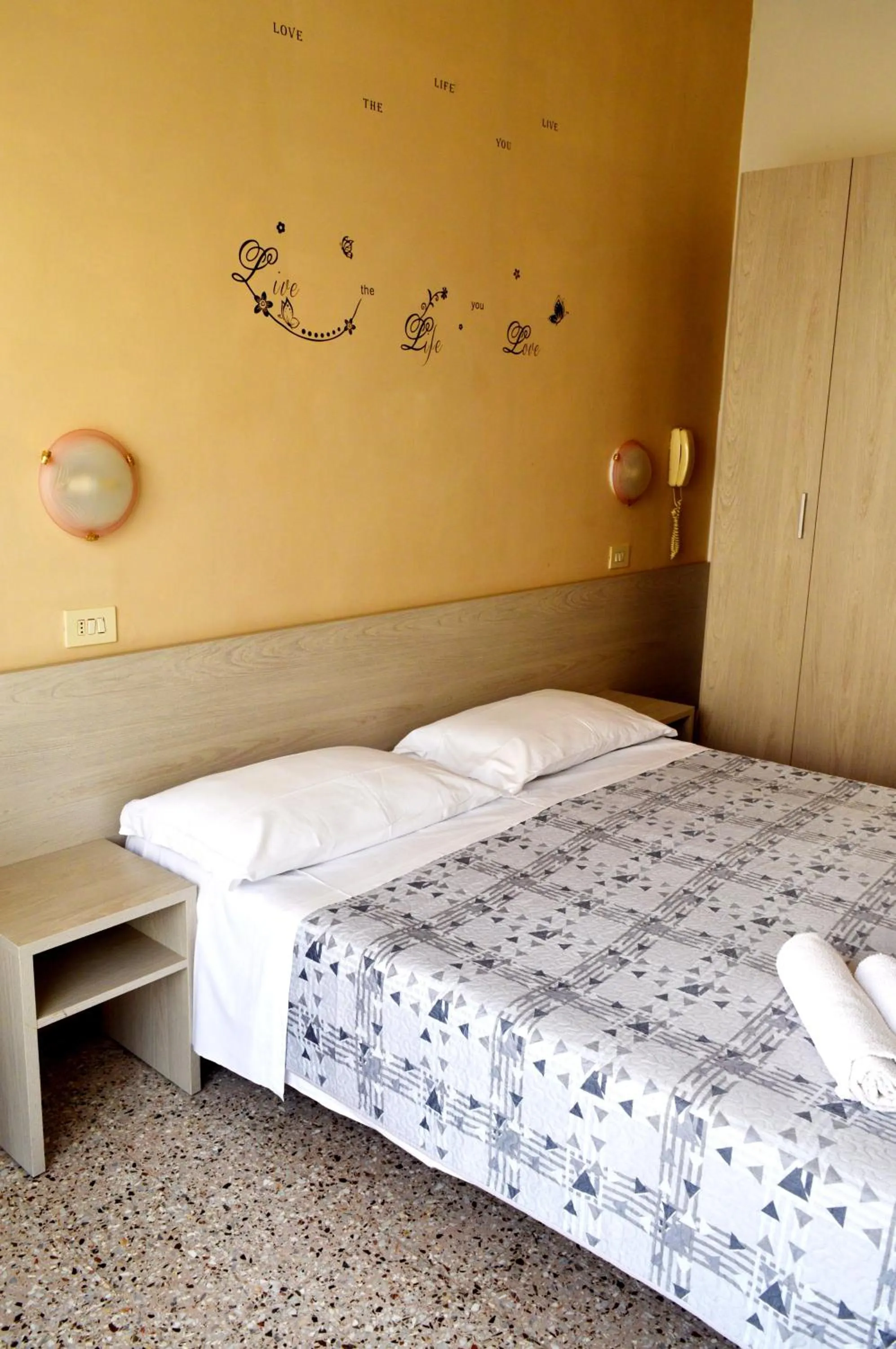 Photo of the whole room in Hotel Cirene