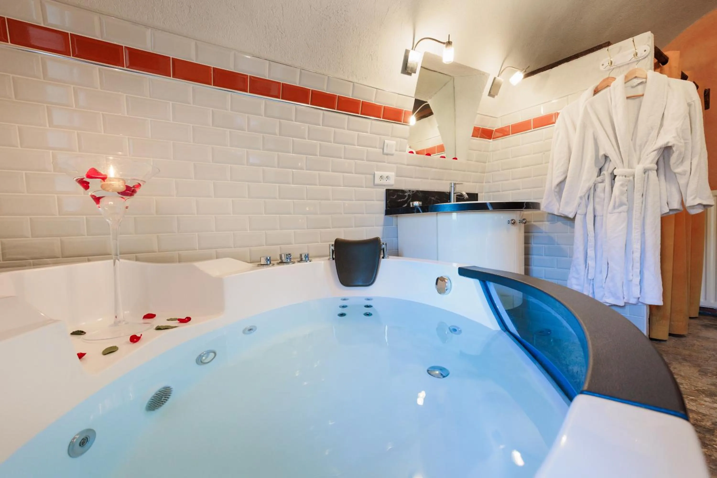 Hot Tub in Le Mas Lauralie