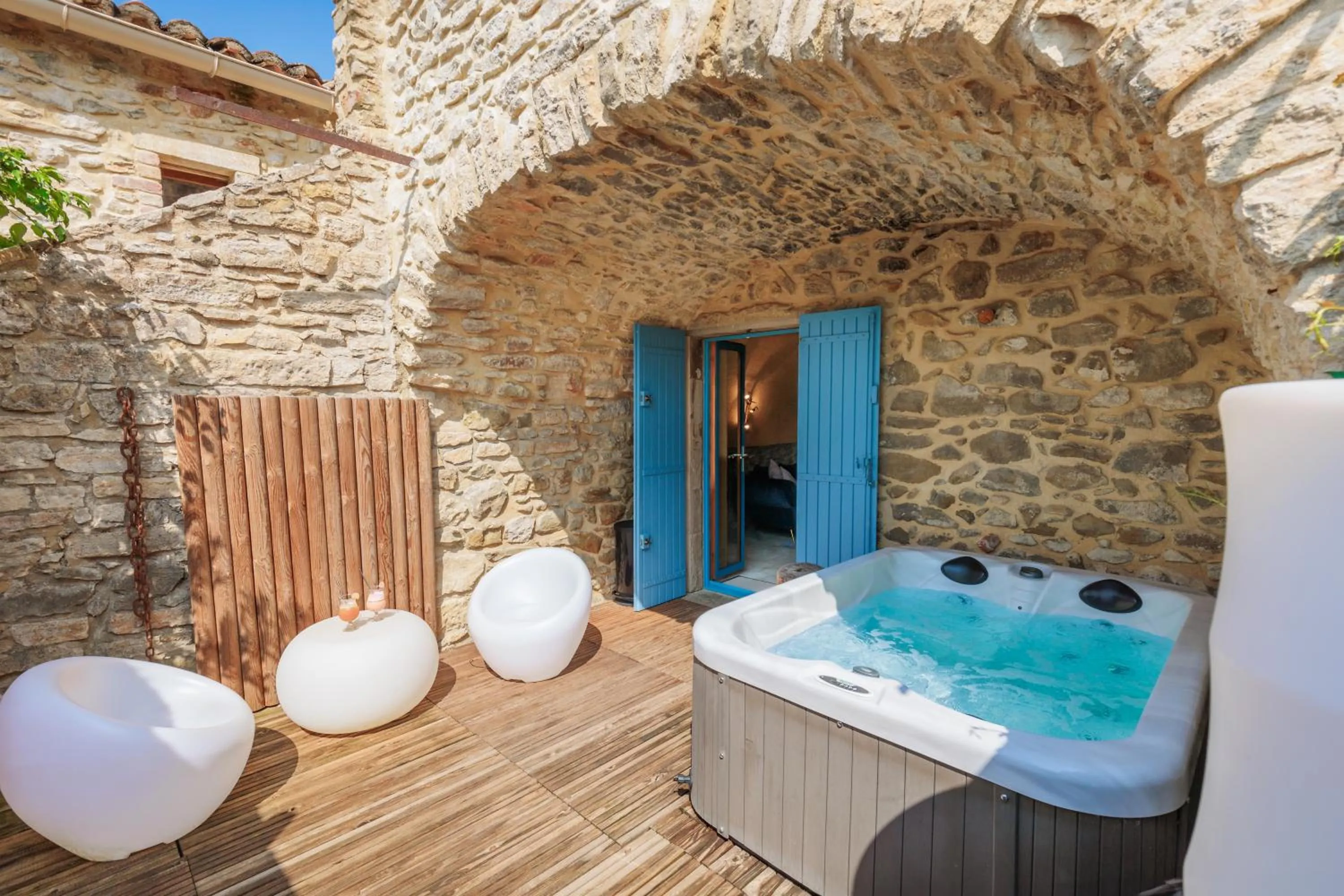 Hot Tub in Le Mas Lauralie
