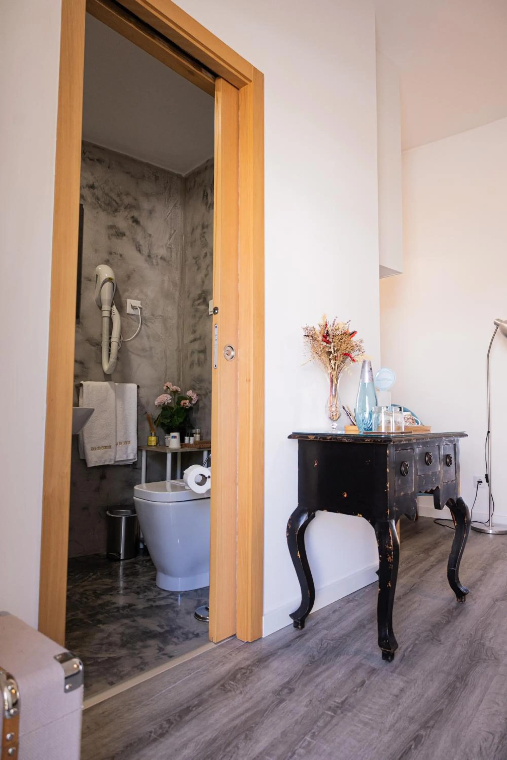 Toilet in Vintage Guest House - Casa do Escritor