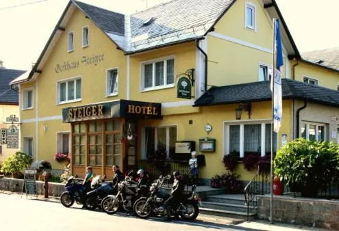 group of guests in Hotel-Gasthaus Steiger