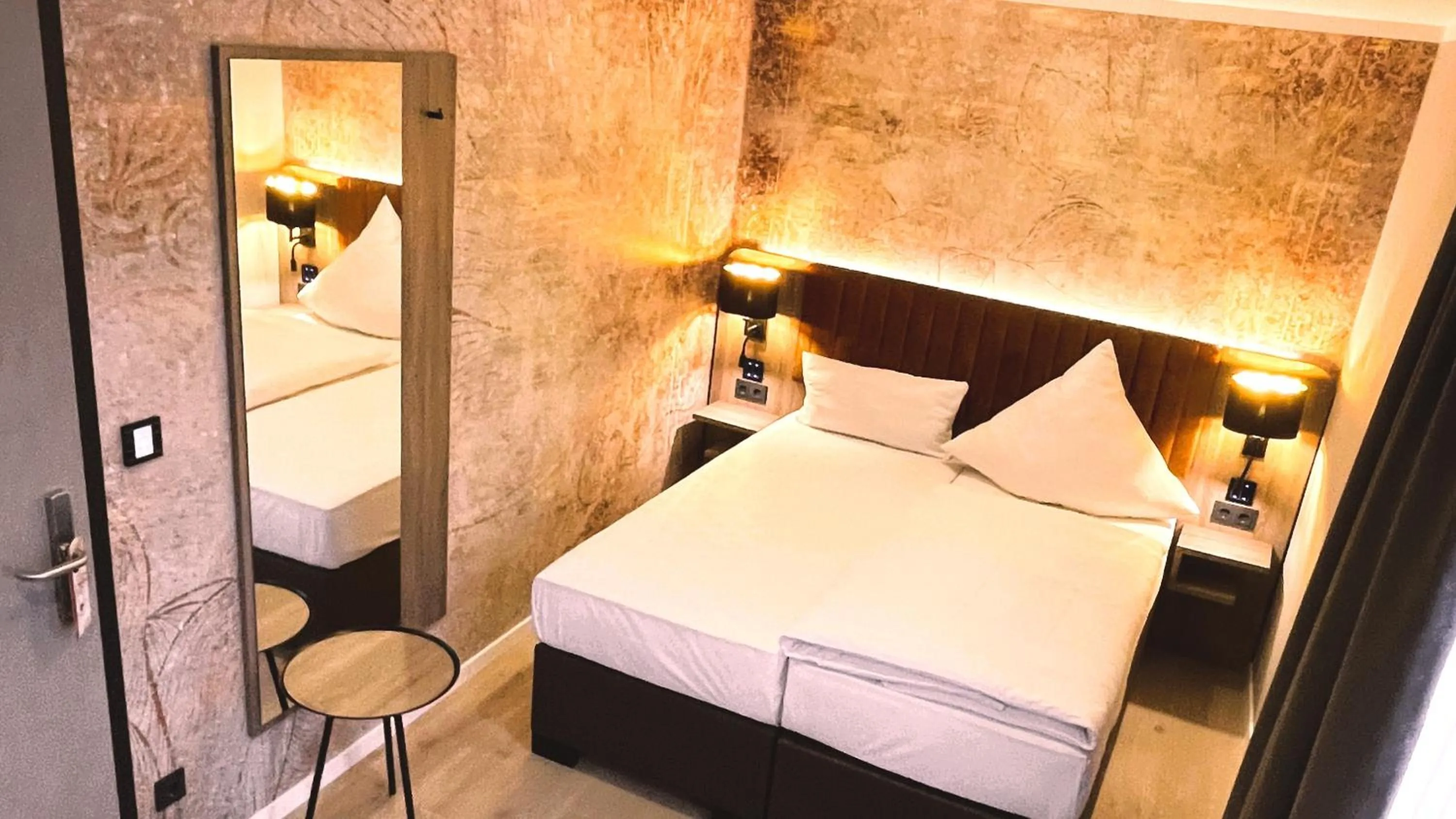 Photo of the whole room, Bed in Akzent Hotel Tietmeyer & Cross Side