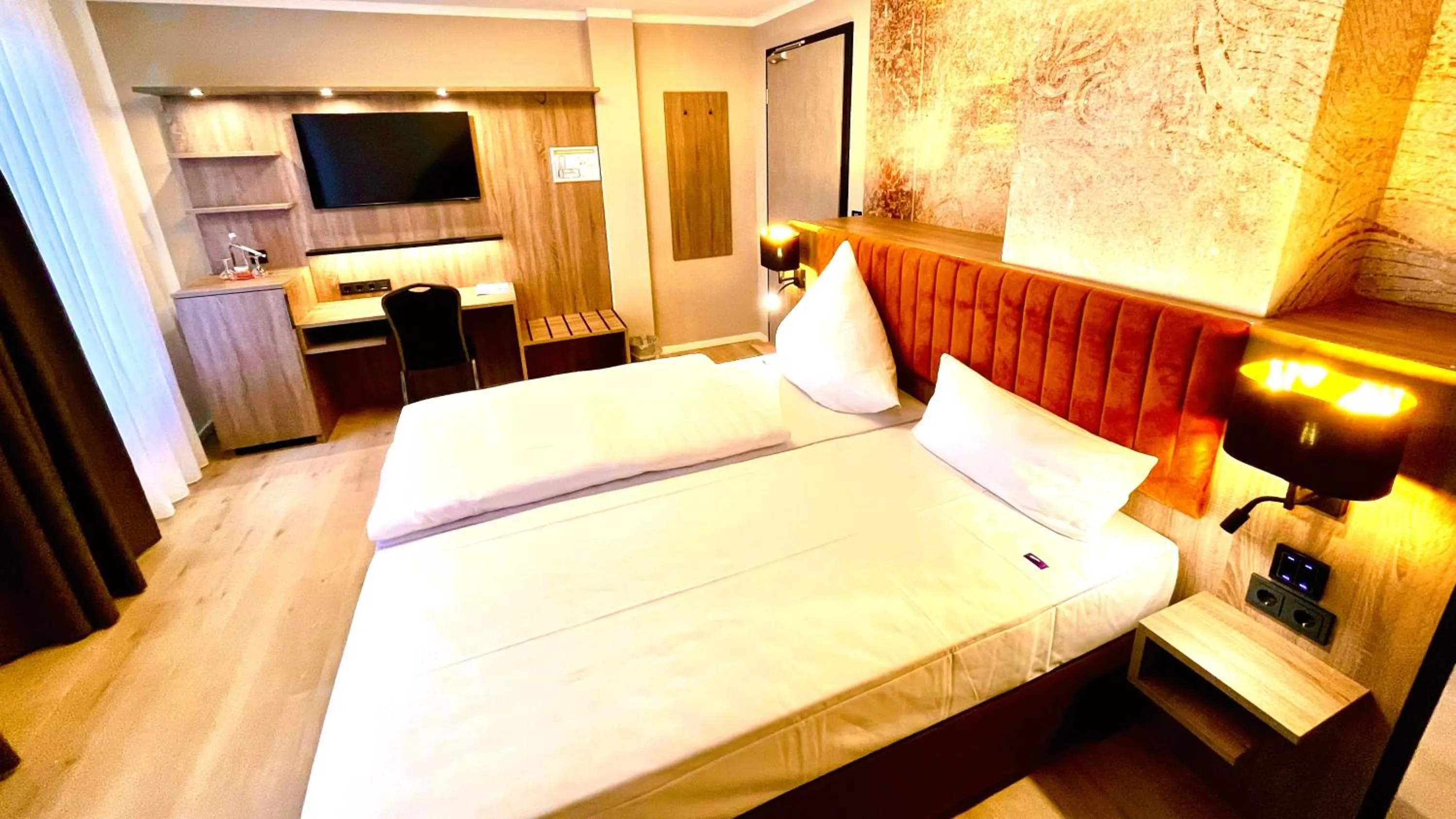 Photo of the whole room, Bed in Akzent Hotel Tietmeyer & Cross Side