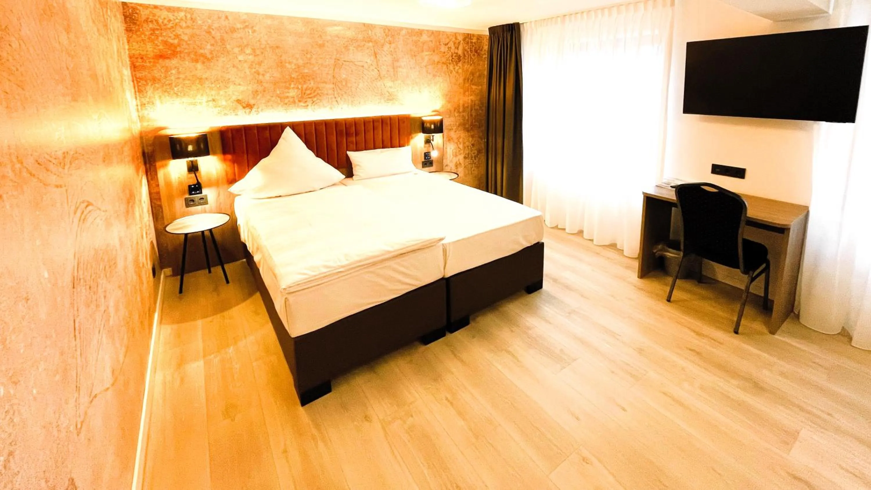 Photo of the whole room, Bed in Akzent Hotel Tietmeyer & Cross Side