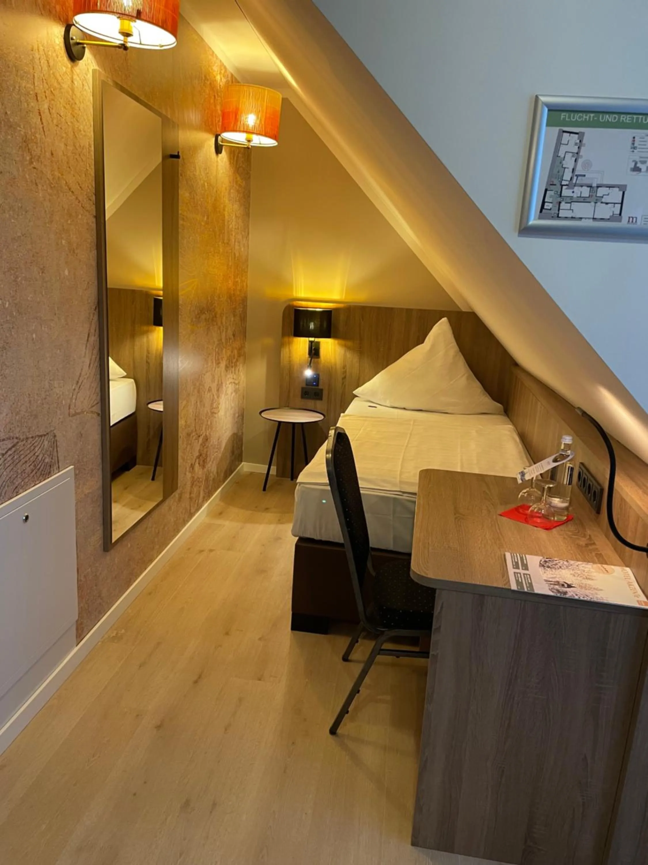 Photo of the whole room, Bed in Akzent Hotel Tietmeyer & Cross Side