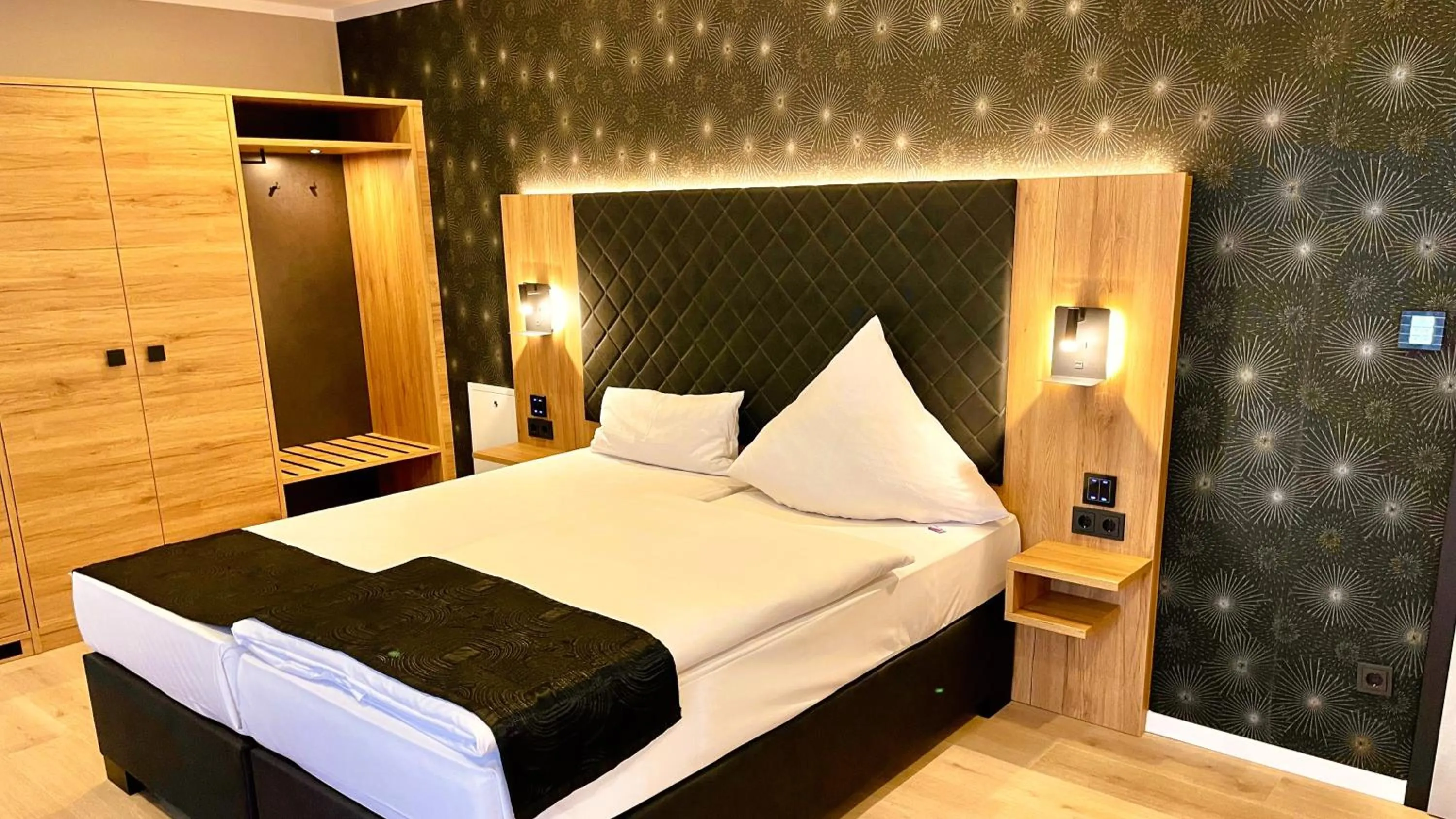 Photo of the whole room, Bed in Akzent Hotel Tietmeyer & Cross Side