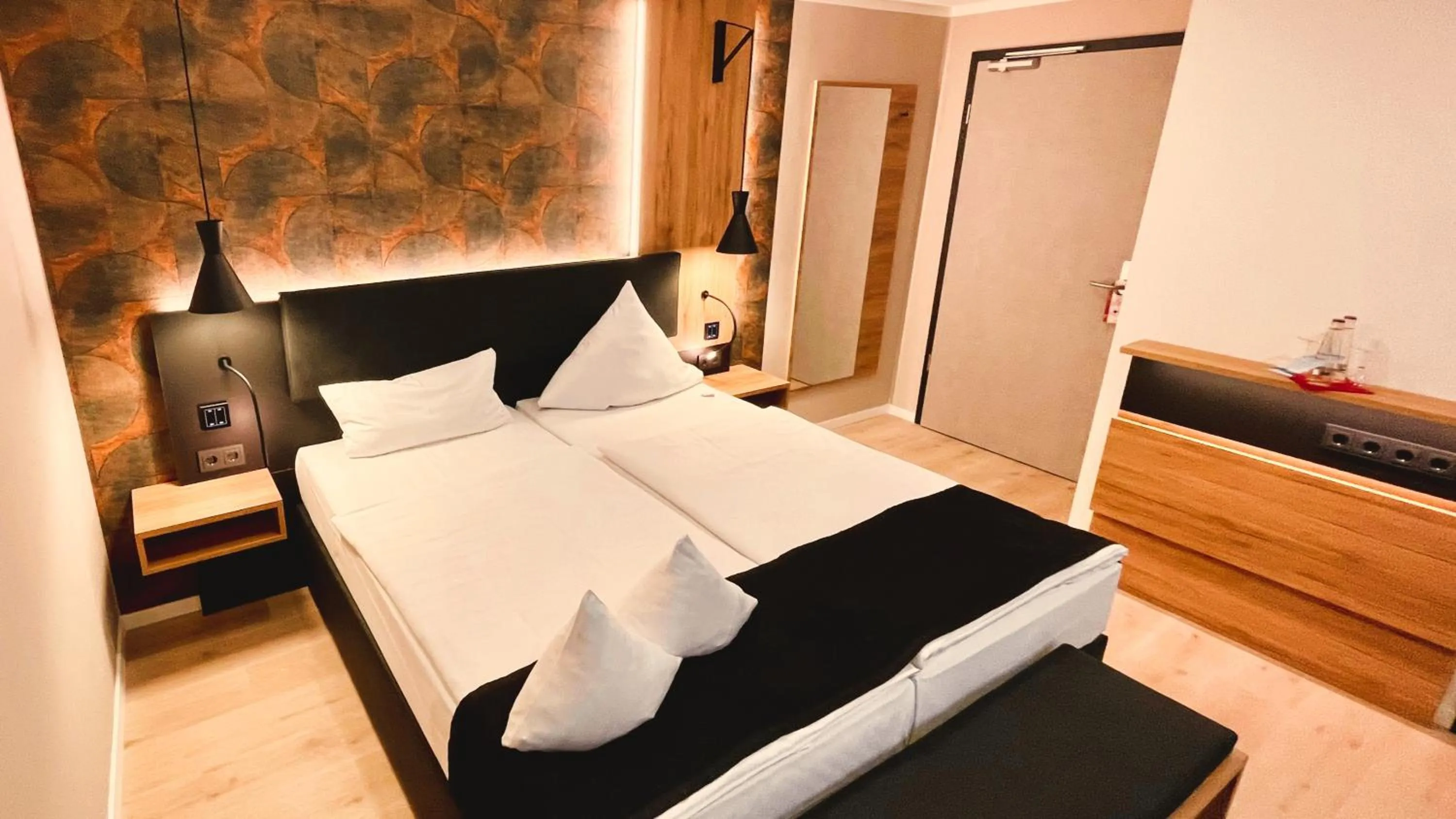 Photo of the whole room, Bed in Akzent Hotel Tietmeyer & Cross Side