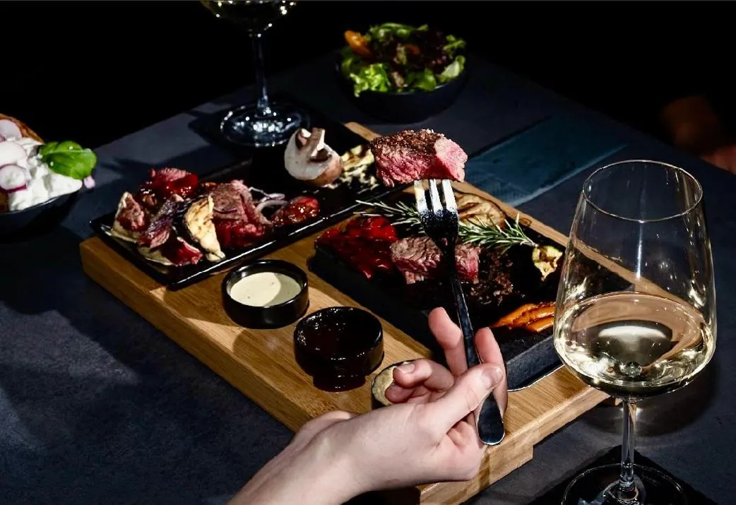 Restaurant/places to eat in ALFA Hotel - Superior