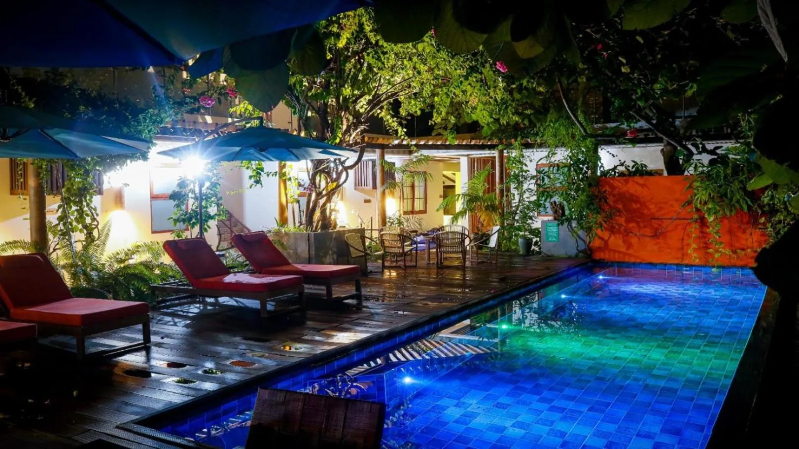 Swimming pool in Viluveli Holiday Retreat