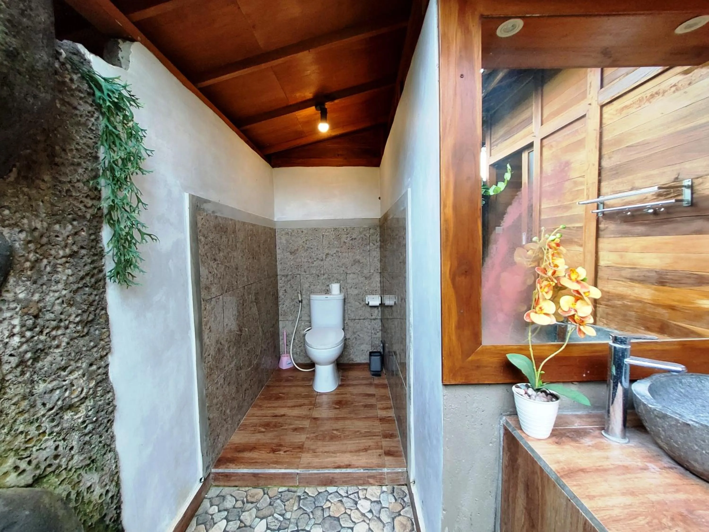 Shower in Shivananda Antique Villas by EPS