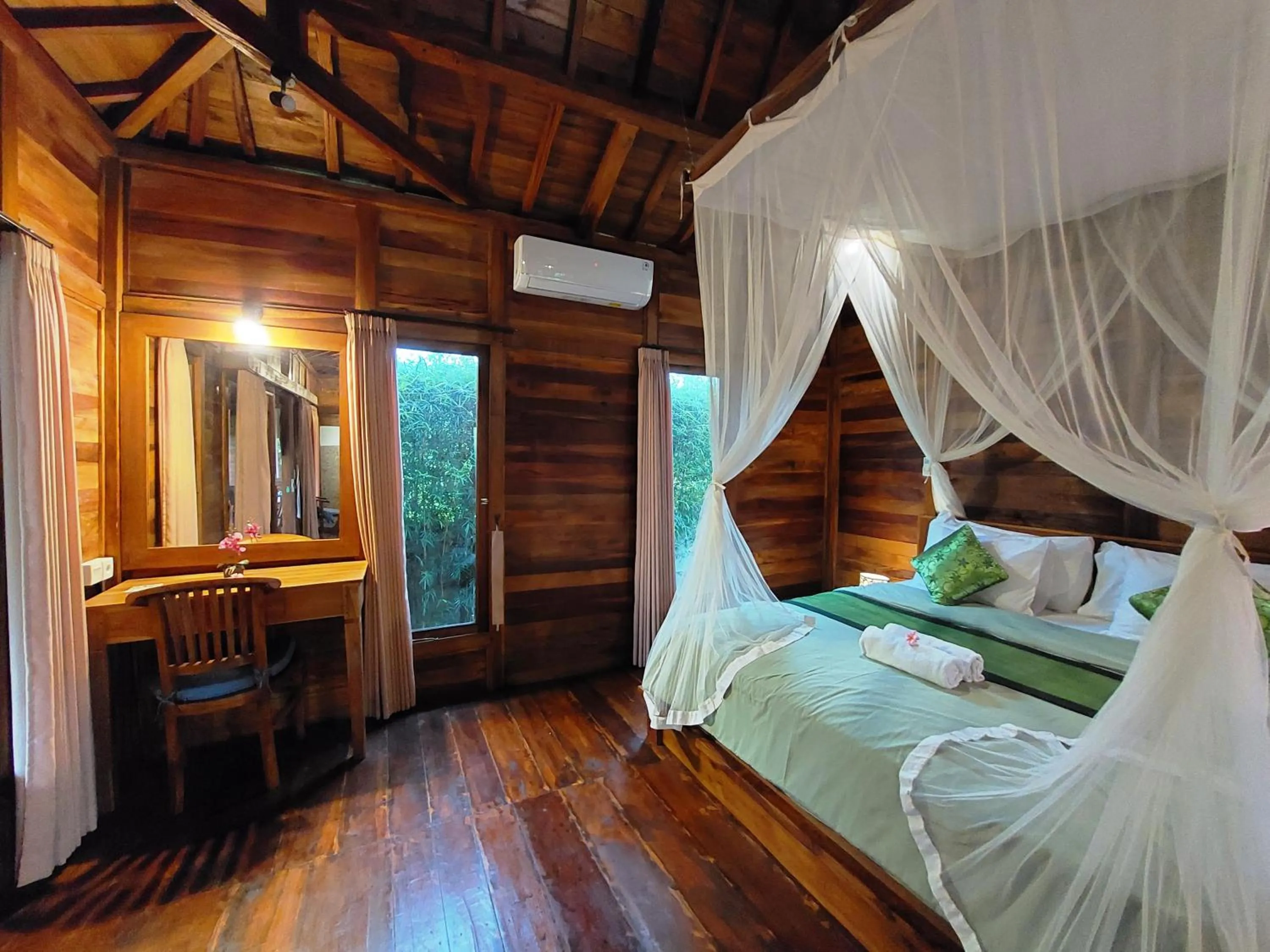 Bed in Shivananda Antique Villas by EPS