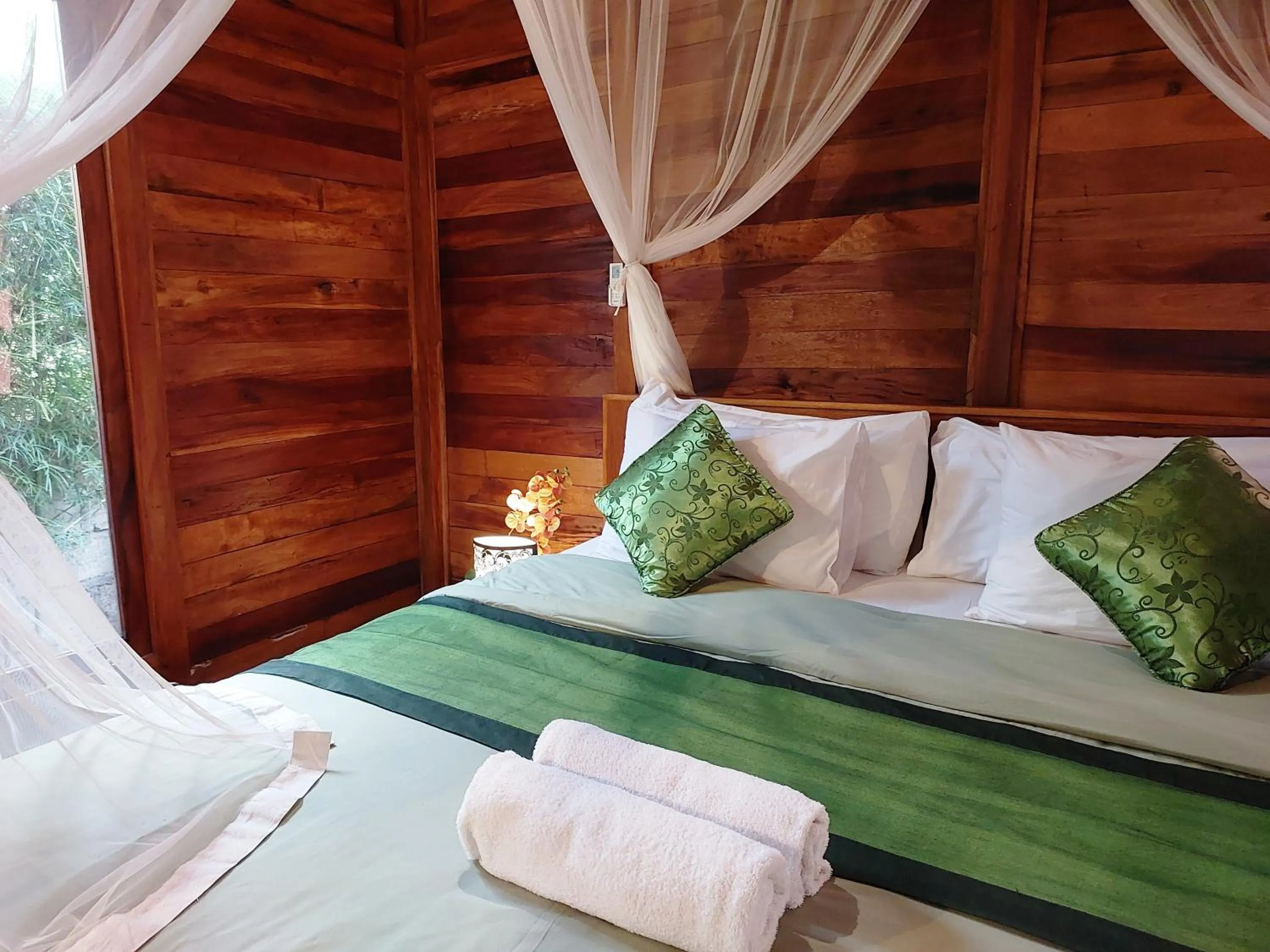 Bed in Shivananda Antique Villas by EPS