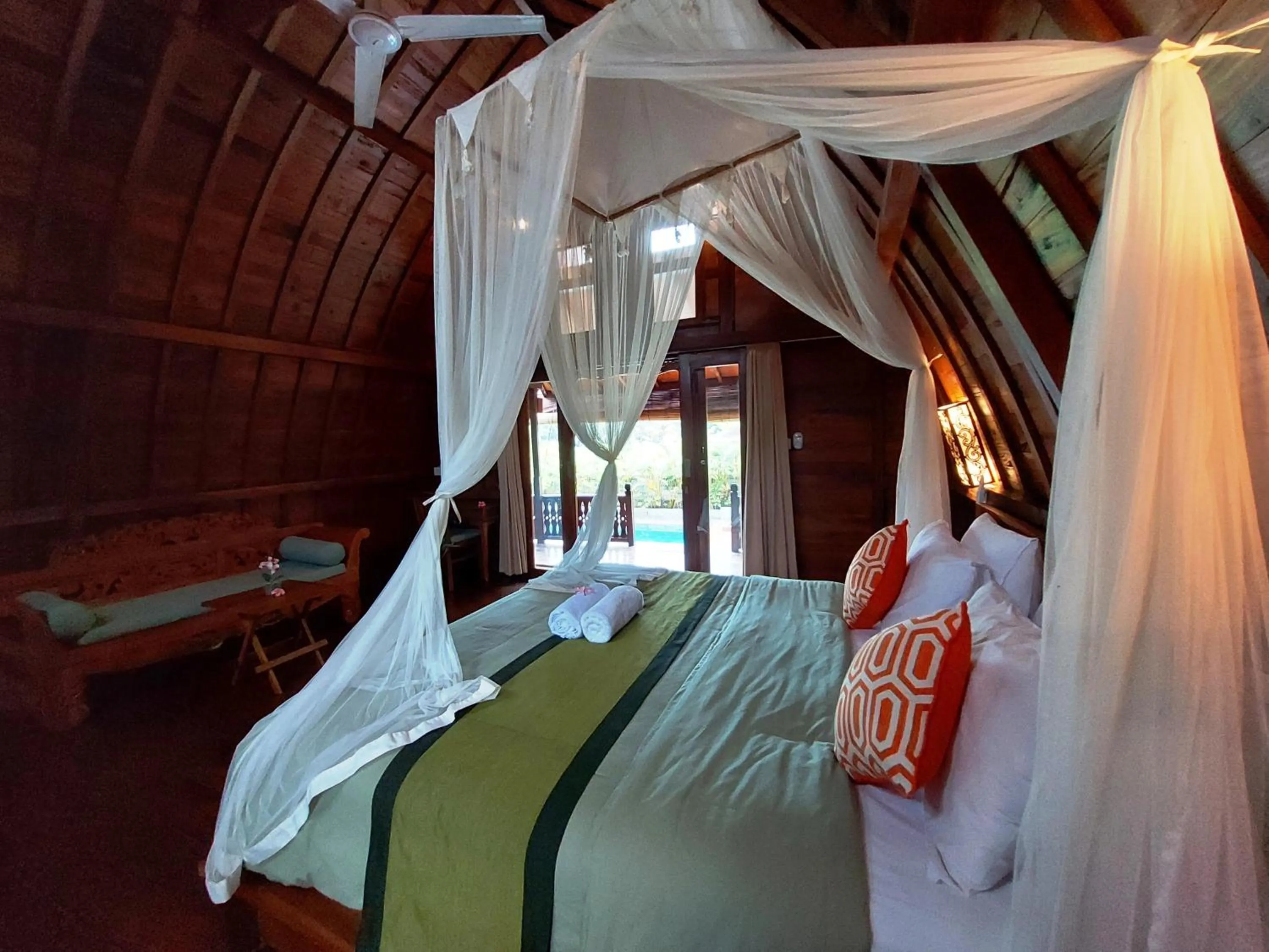 Bed in Shivananda Antique Villas by EPS