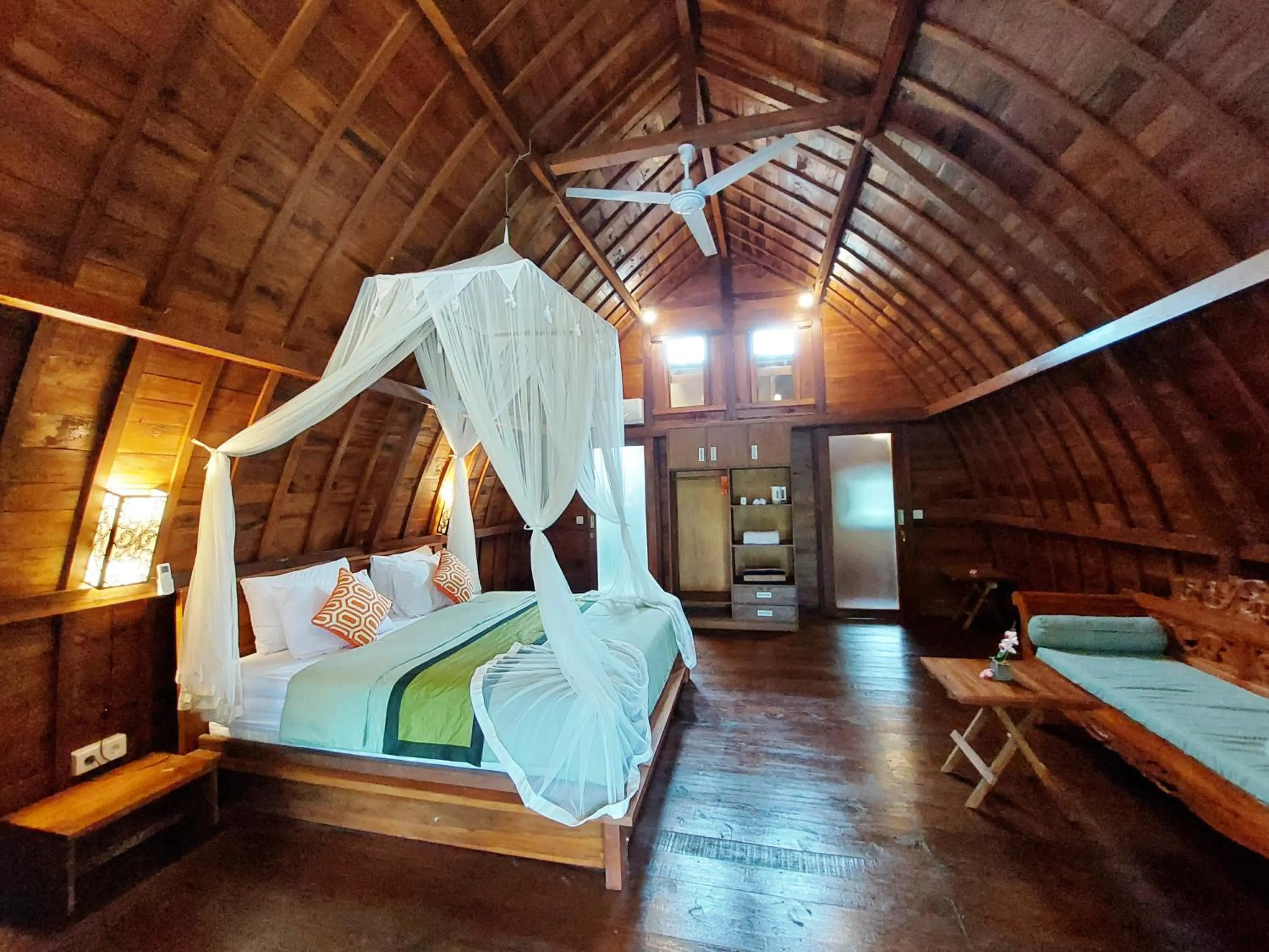 Bed in Shivananda Antique Villas by EPS