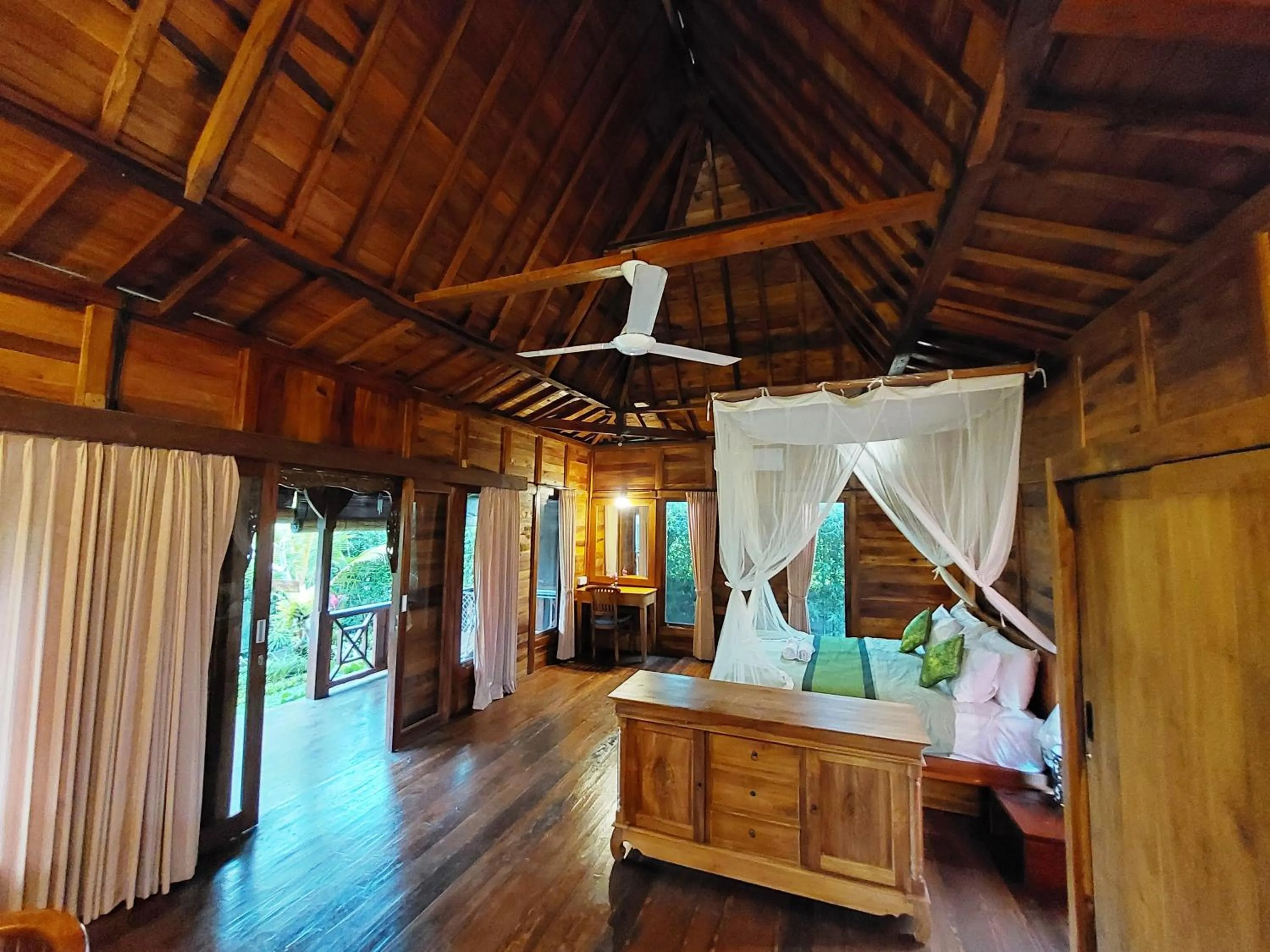 Bed in Shivananda Antique Villas by EPS