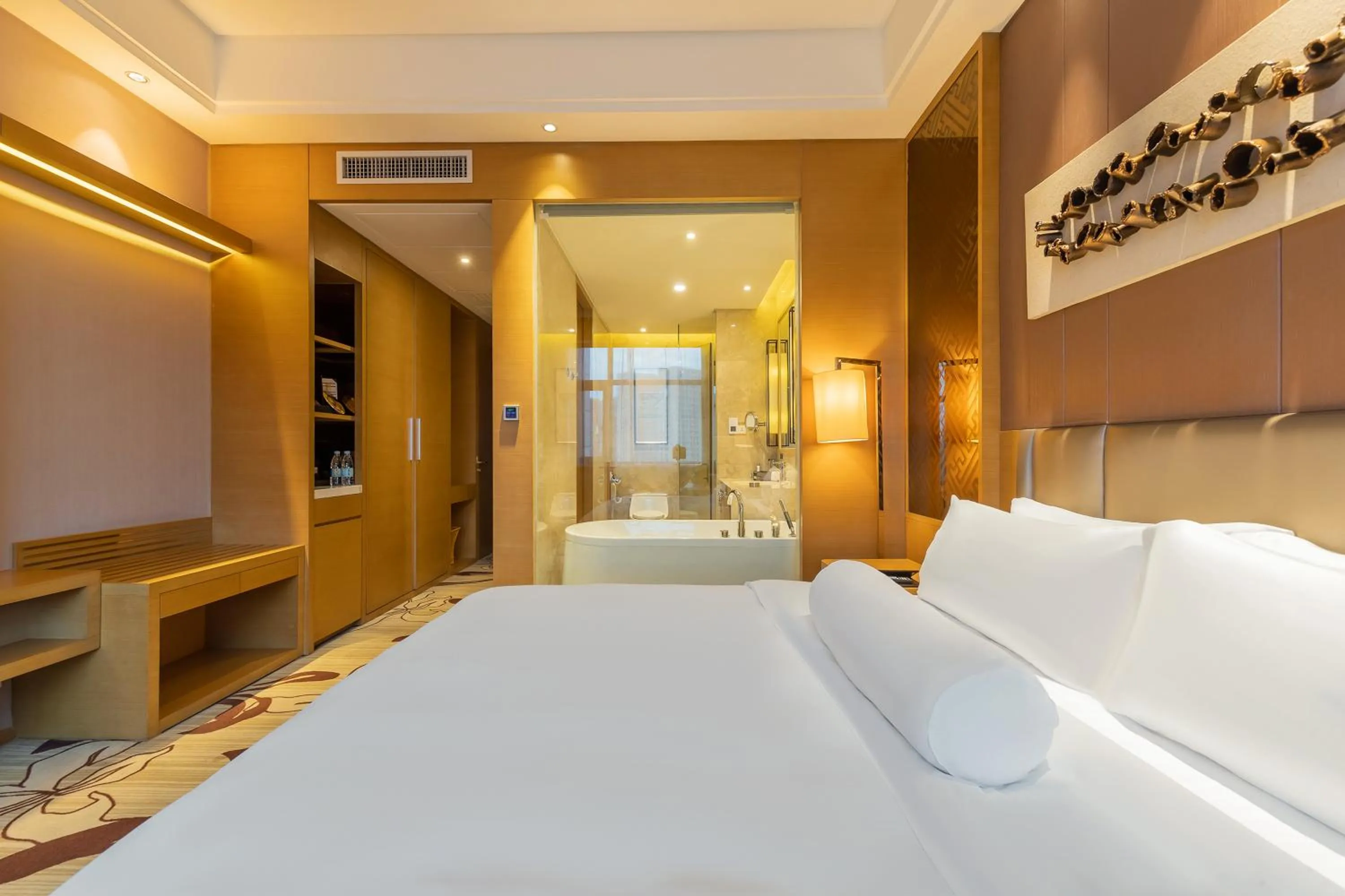 Photo of the whole room, Bed in Movenpick Hotel Enshi