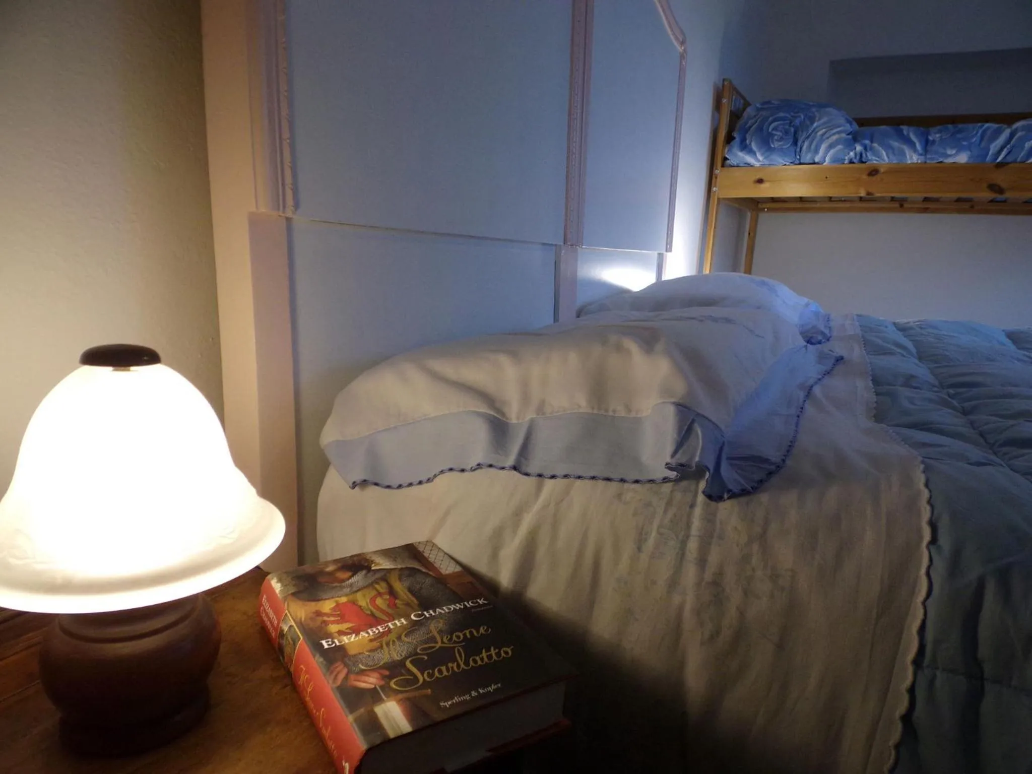 Decorative detail, Bed in B&B Rocca di Bajedo