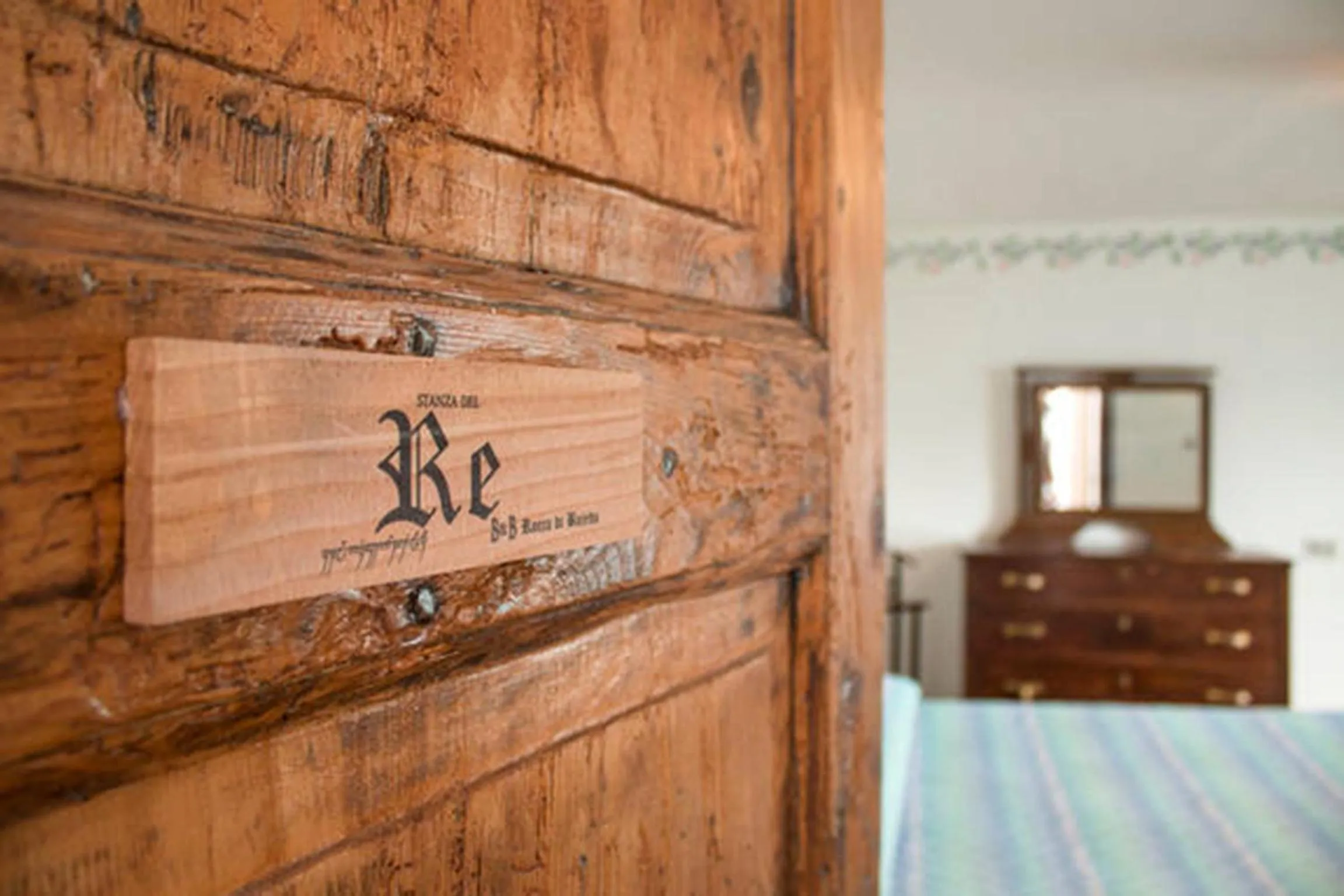 Decorative detail, Bed in B&B Rocca di Bajedo