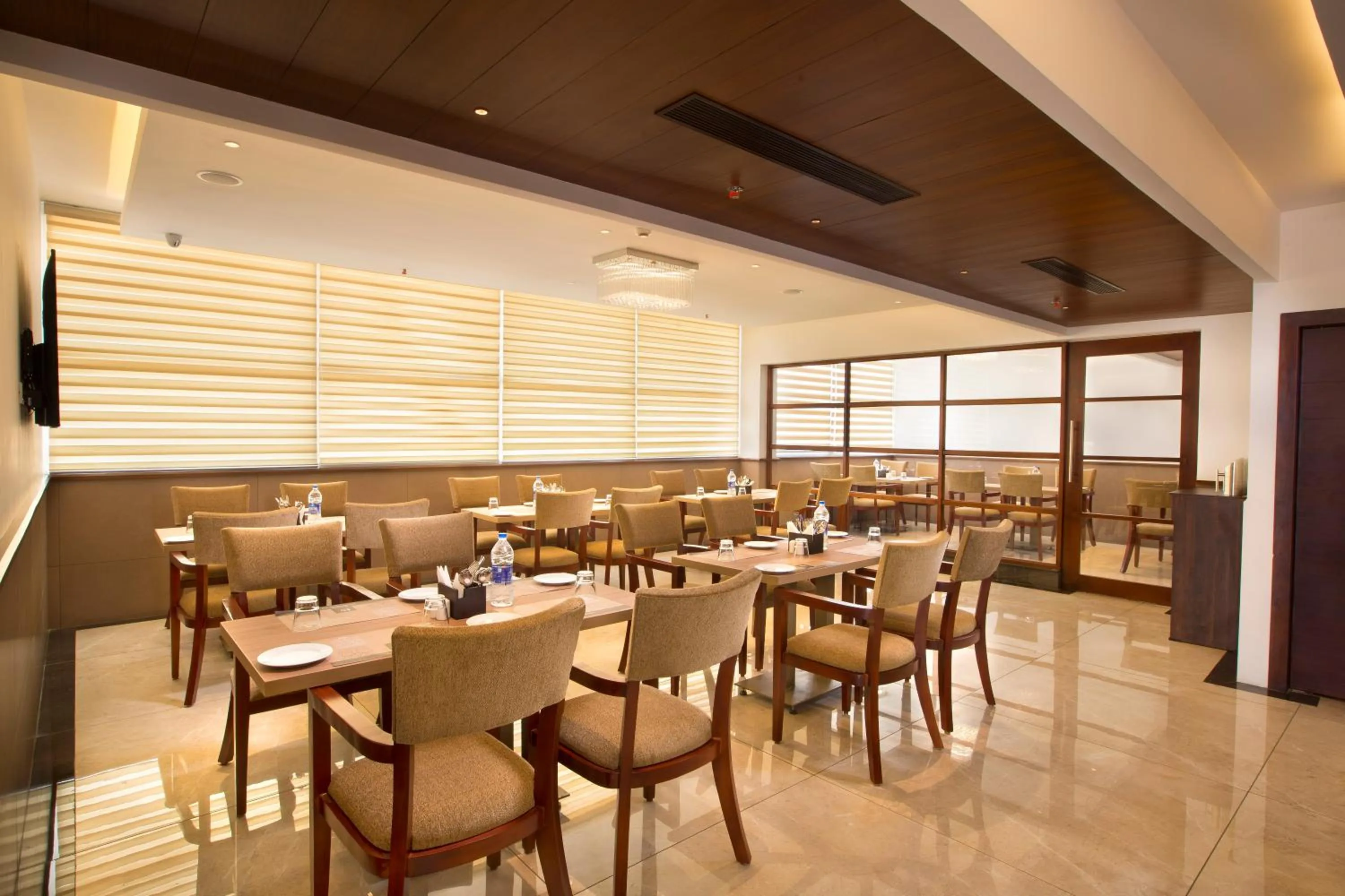 Restaurant/places to eat in North Seven