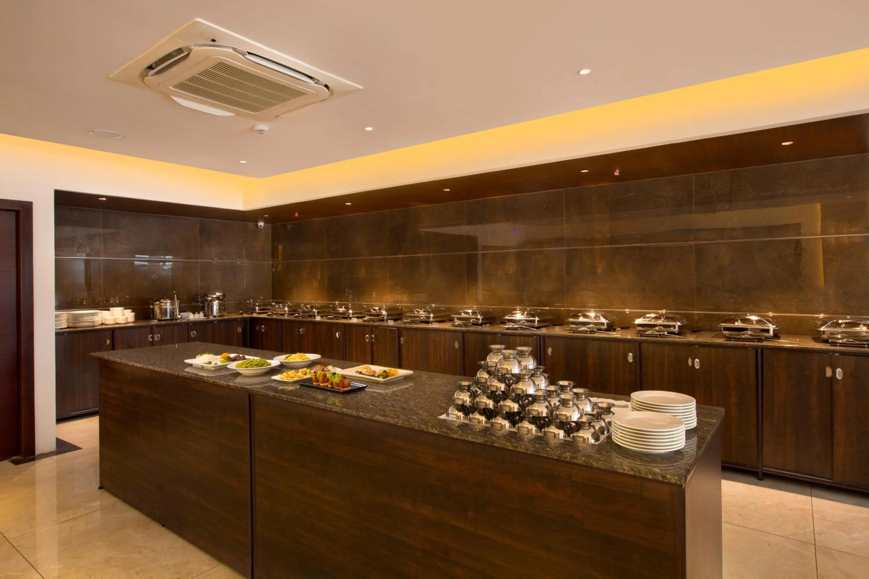 Restaurant/places to eat in North Seven