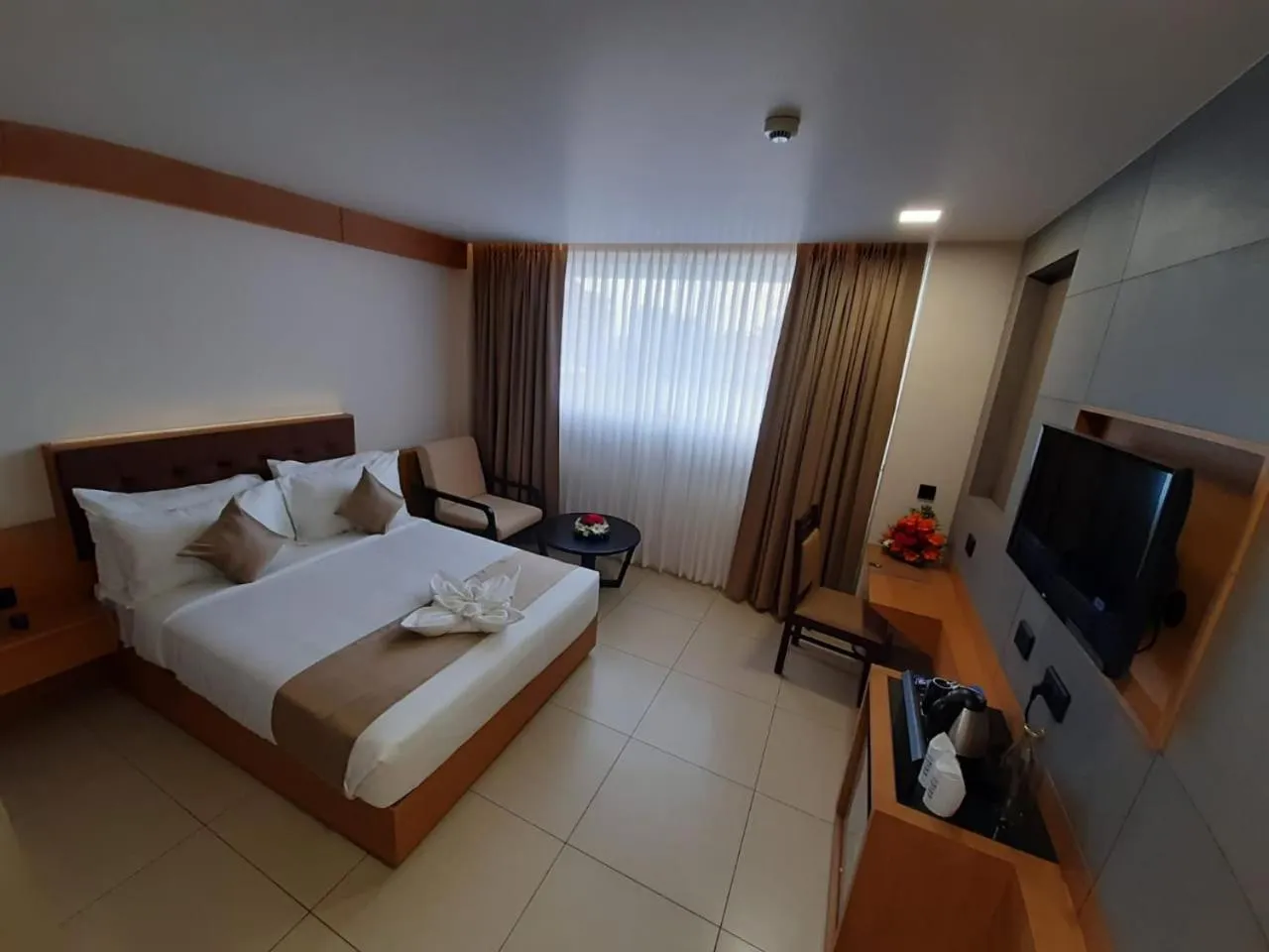 Photo of the whole room, Bed in North Seven