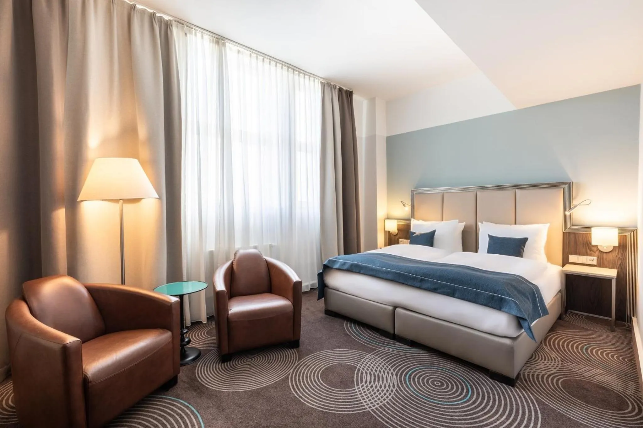 Photo of the whole room, Bed in Garner Hotel Essen - Handelshof by IHG