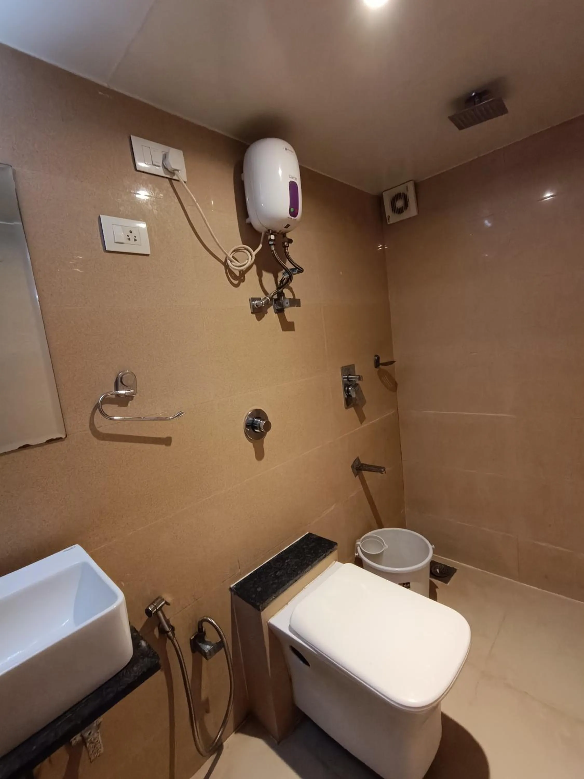 Toilet in Hotel West INN-Near Mumbai International Airport