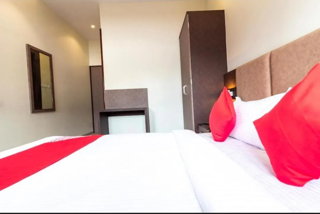 Bed in Hotel West INN-Near Mumbai International Airport