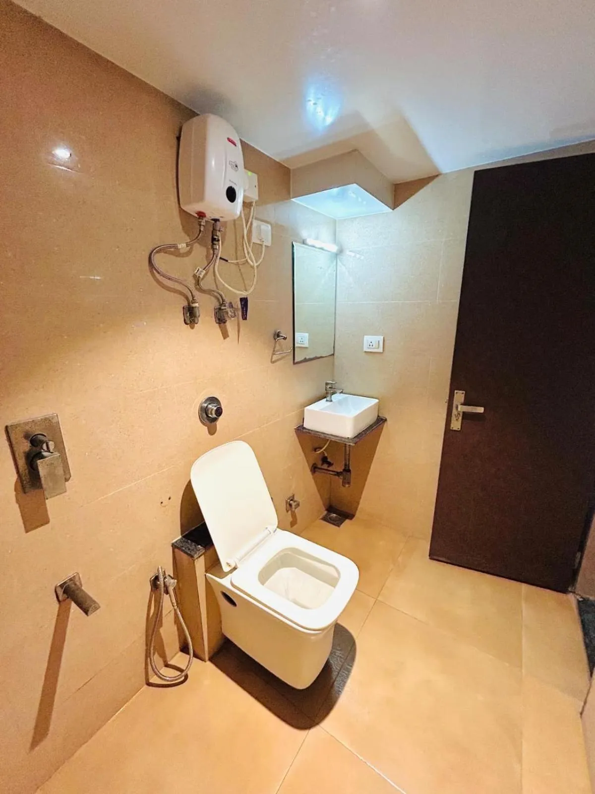 Bathroom in Hotel West Inn-Near Mumbai International Airport