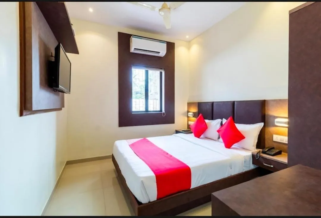 Bed in Hotel West INN-Near Mumbai International Airport