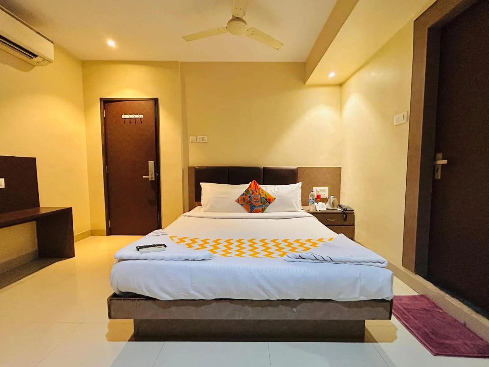 Bedroom, Bed in Hotel West Inn-Near Mumbai International Airport
