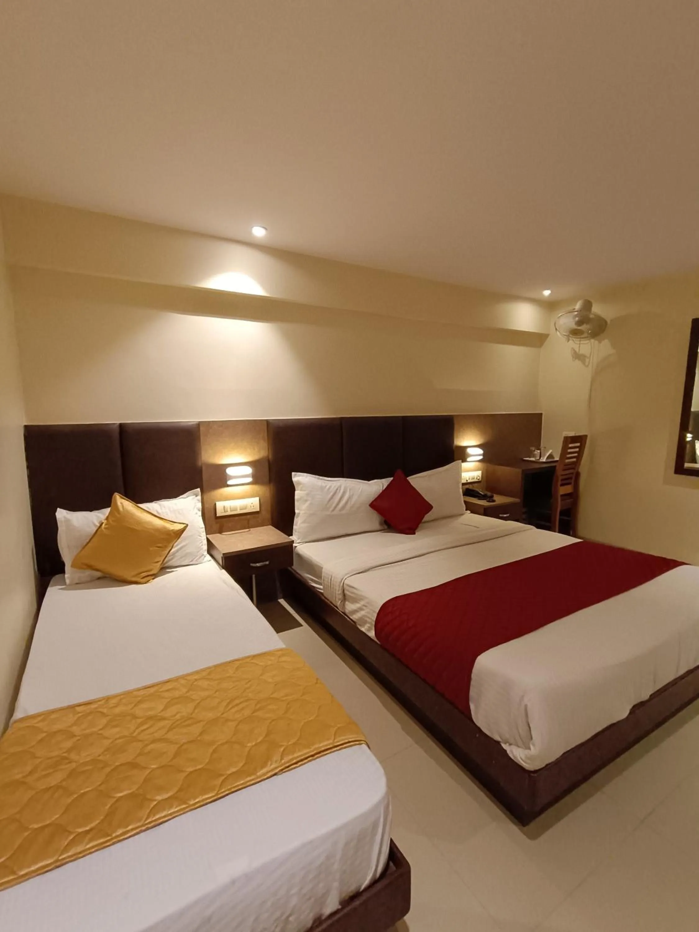 Bed in Hotel West INN-Near Mumbai International Airport
