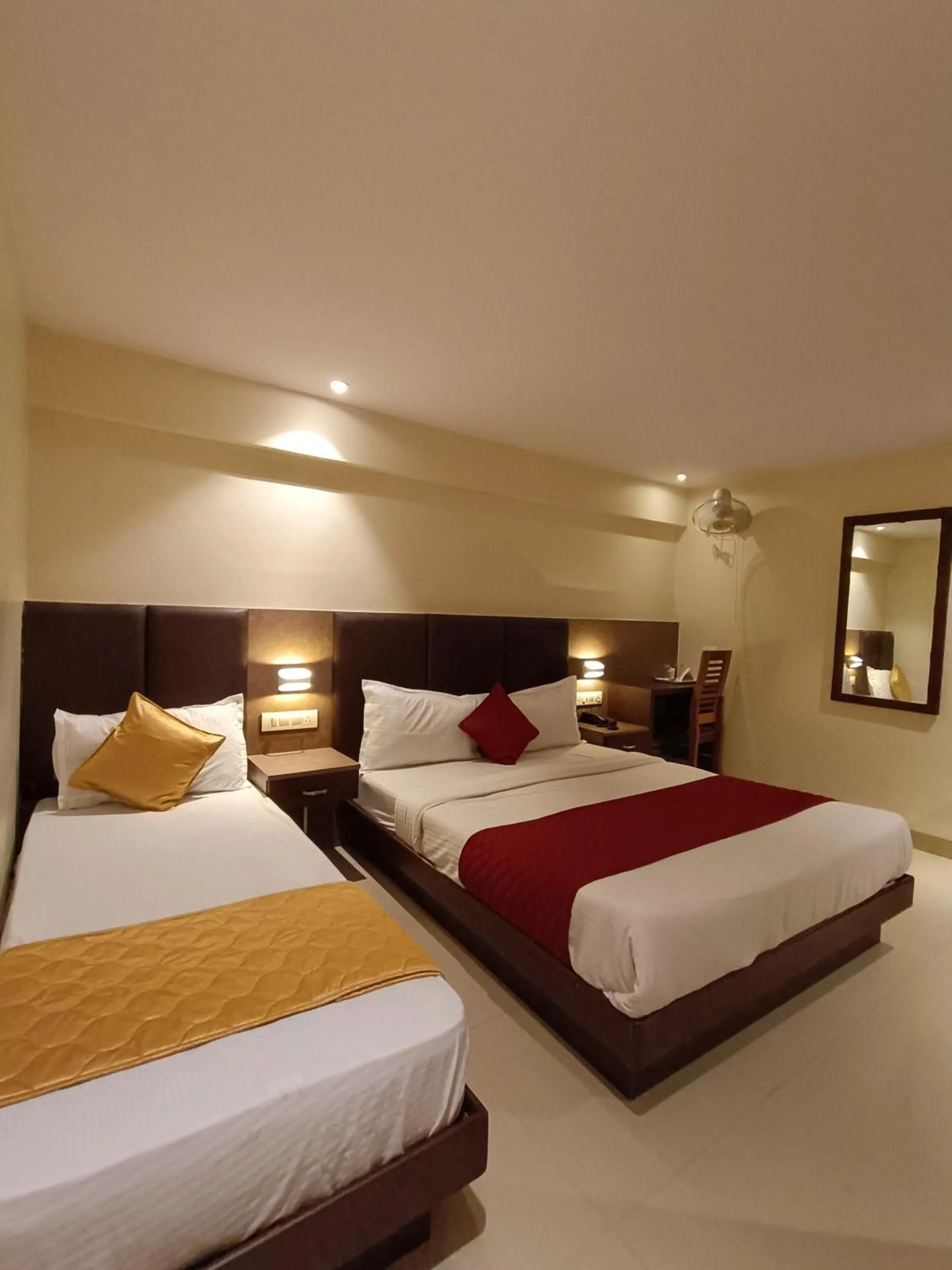 Bed in Hotel West INN-Near Mumbai International Airport