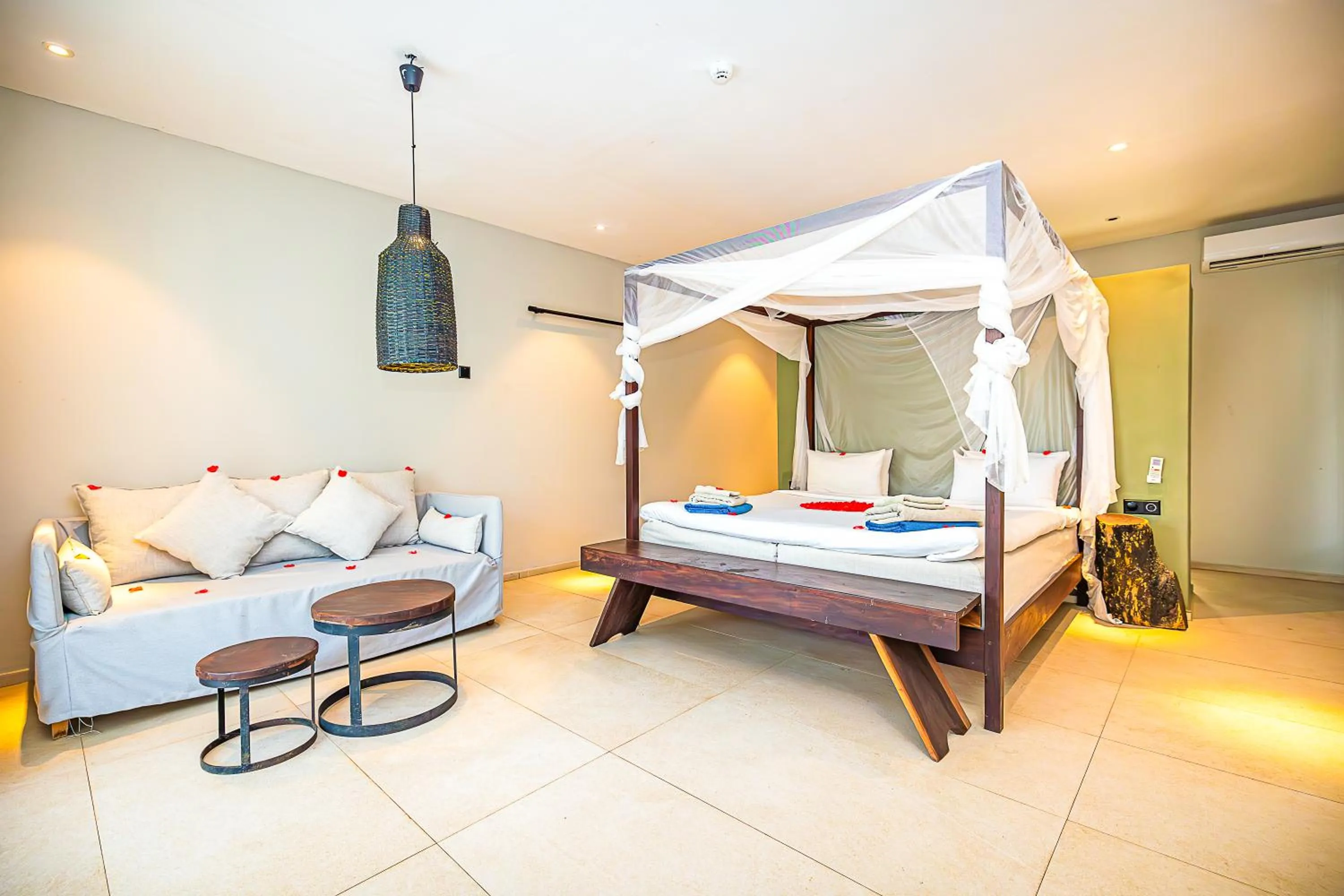 Property building, Bed in Kalimba Beach Resort
