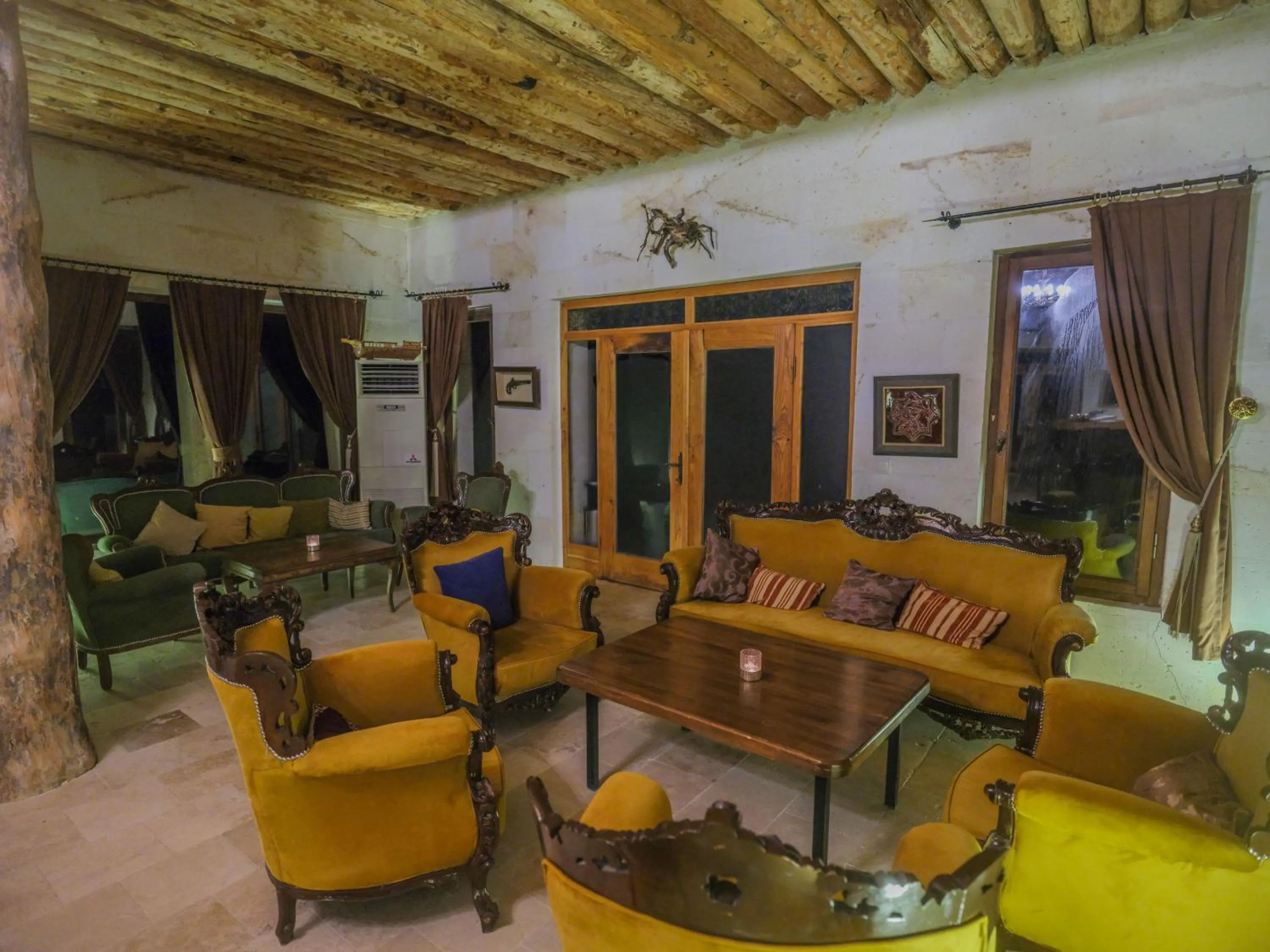 Kalsedon Cave Suites