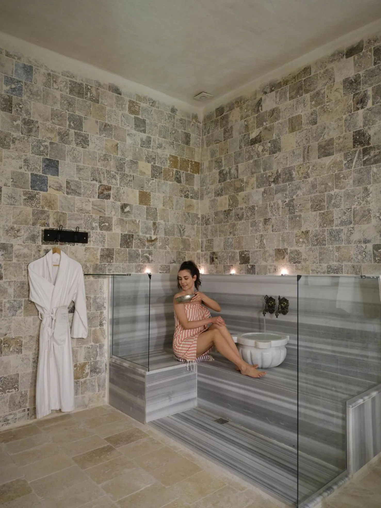 Public Bath in Kalsedon Cave Suites