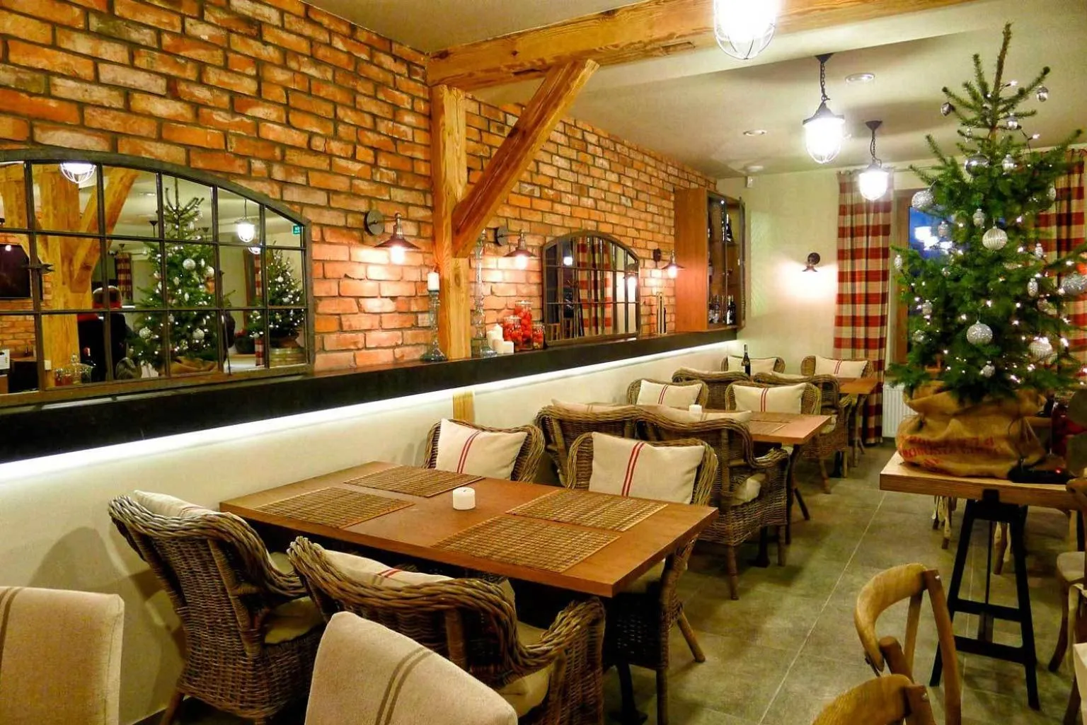 Restaurant/places to eat in Dom Młynarza