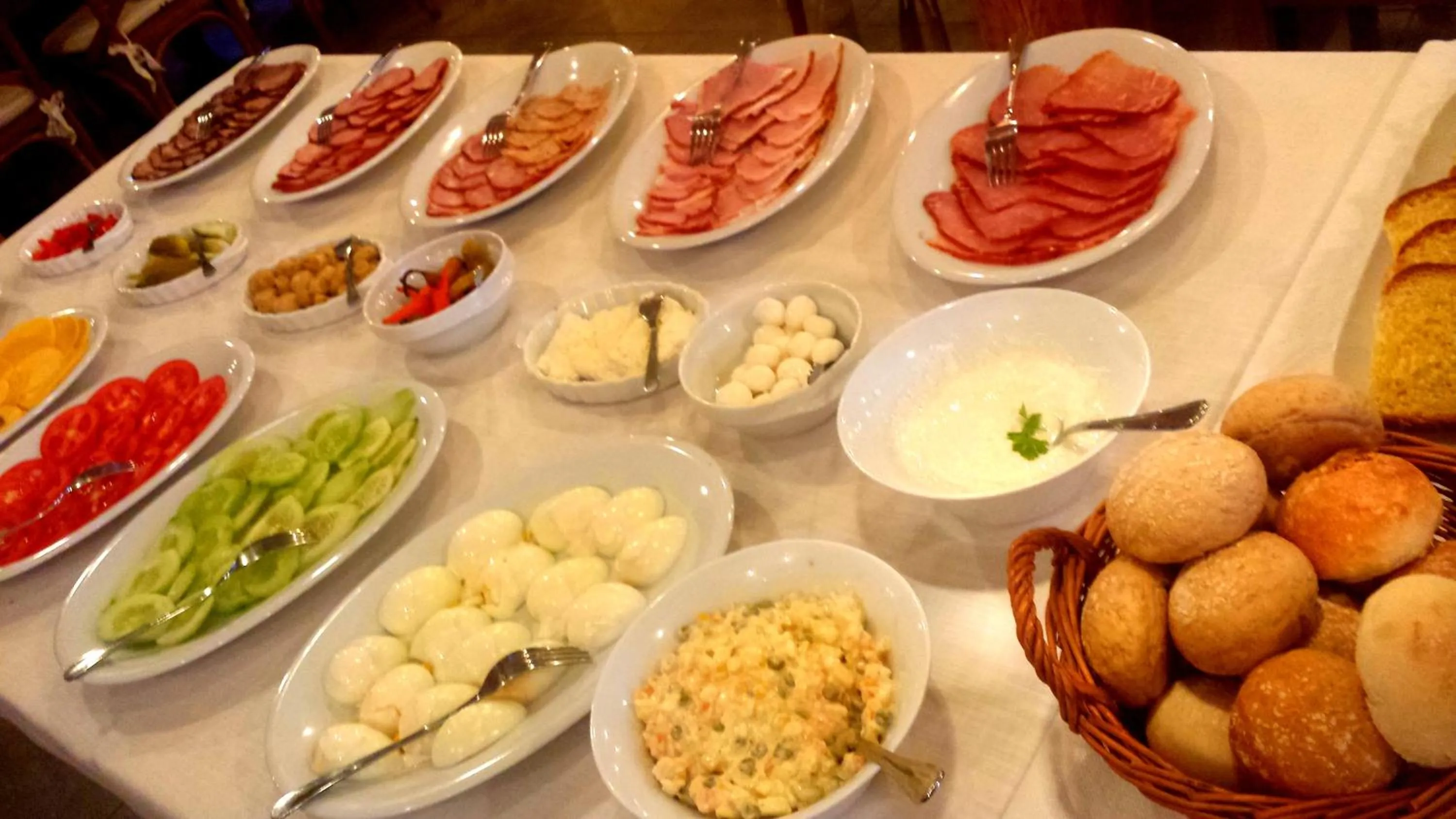 Buffet breakfast in Dom Młynarza